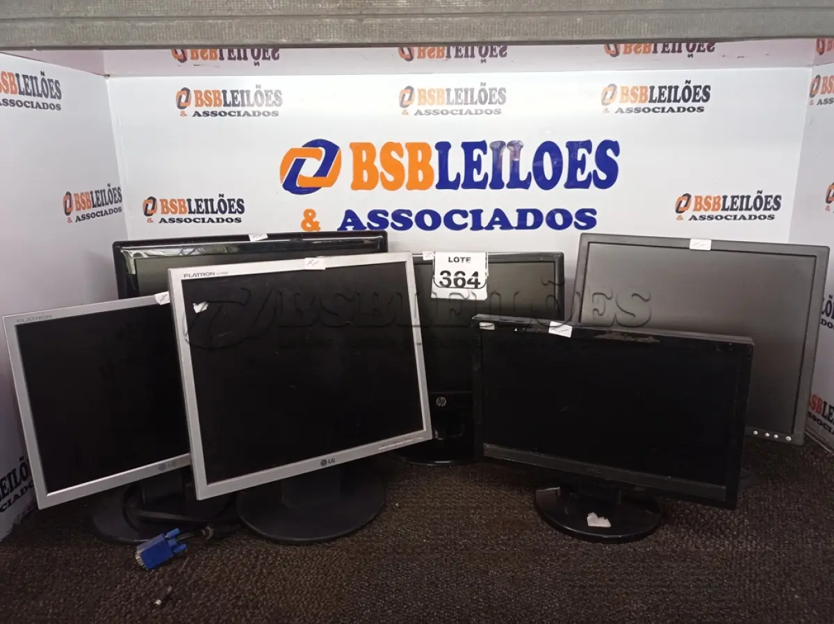 LOTE 364 - 06 MONITORES LCD MARCAS E MODELOS DIVERSOS. (NO ESTADO) ATENÇÃO! FAZER A VISITAÇÃO ANTES DE ARREMATAR, NÃO SABEMOS SE FUNCIONA. LEILÃO NÃO TEM GARANTIA E NEM DEVOLUÇÃO, SUJEITO A POSSÍVEIS AVARIAS VISÍVEIS/OCULTAS E/OU AUSÊNCIA DE COMPONENTES.