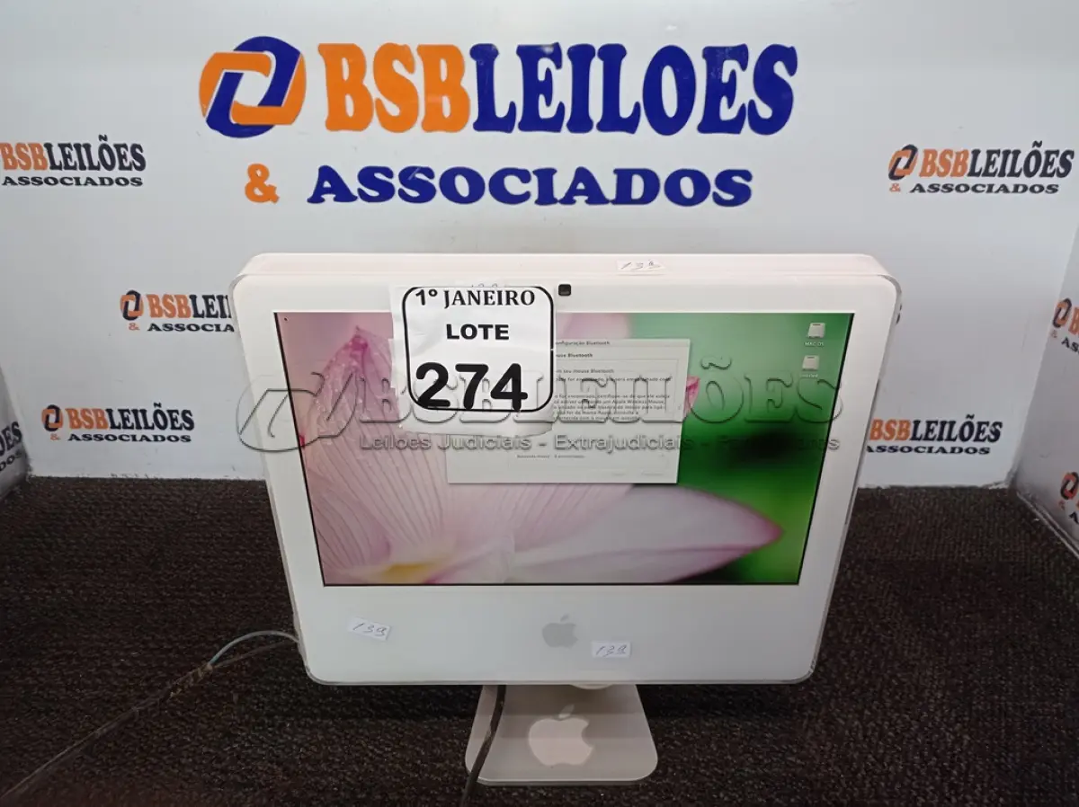 LOTE 274 - 01 IMAC C/TECLADO NA COR BRANCO. (NO ESTADO) ATENÇÃO! FAZER A VISITAÇÃO ANTES DE ARREMATAR, NÃO SABEMOS SE FUNCIONA. LEILÃO NÃO TEM GARANTIA E NEM DEVOLUÇÃO, SUJEITO A POSSÍVEIS AVARIAS VISÍVEIS/OCULTAS E/OU AUSÊNCIA DE COMPONENTES.