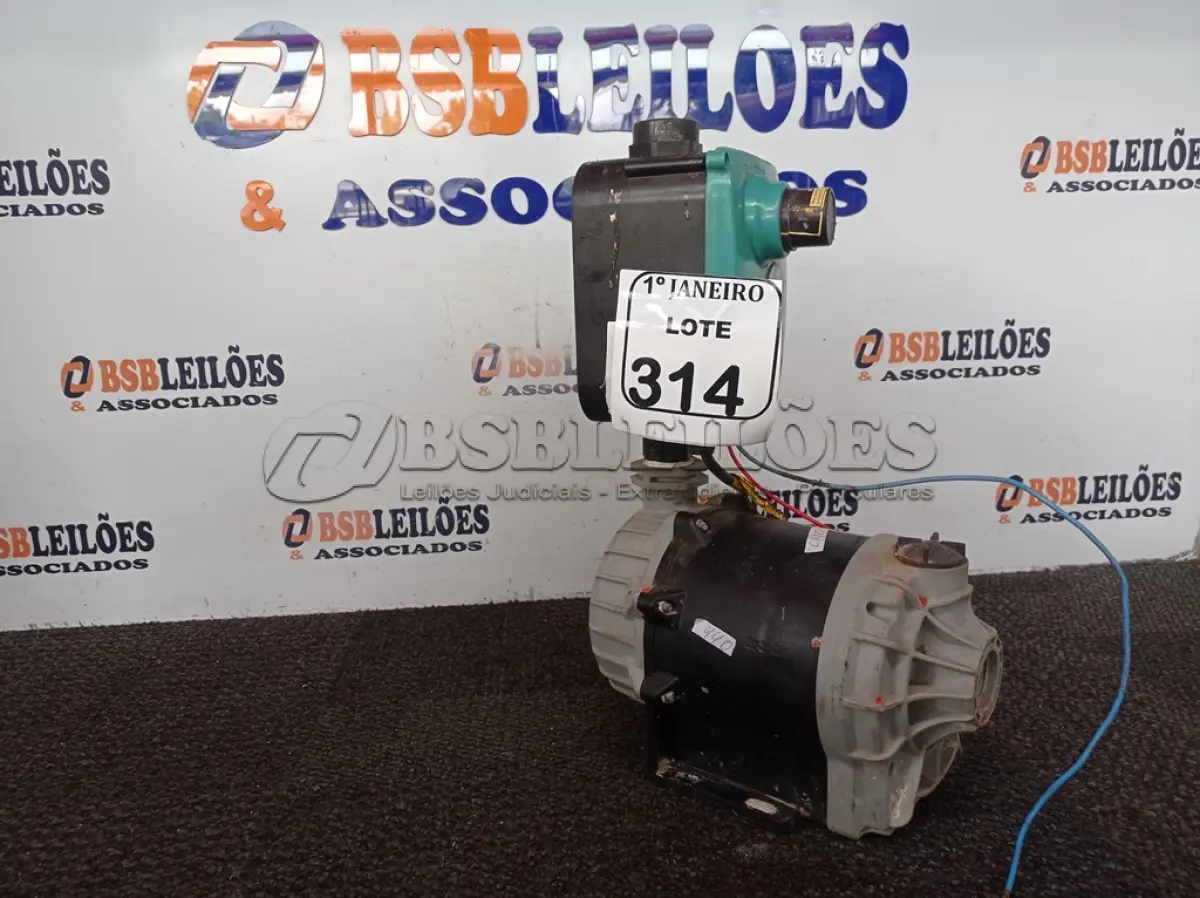LOTE 314 - 01 BOMBA DE PRESSURIZAÇÃO DE ÁGUA COM PRESSOSTATO 220V. (NO ESTADO) ATENÇÃO! FAZER A VISITAÇÃO ANTES DE ARREMATAR, NÃO SABEMOS SE FUNCIONA. LEILÃO NÃO TEM GARANTIA E NEM DEVOLUÇÃO, SUJEITO A POSSÍVEIS AVARIAS VISÍVEIS/OCULTAS E/OU AUSÊNCIA DE COMPONENTES.