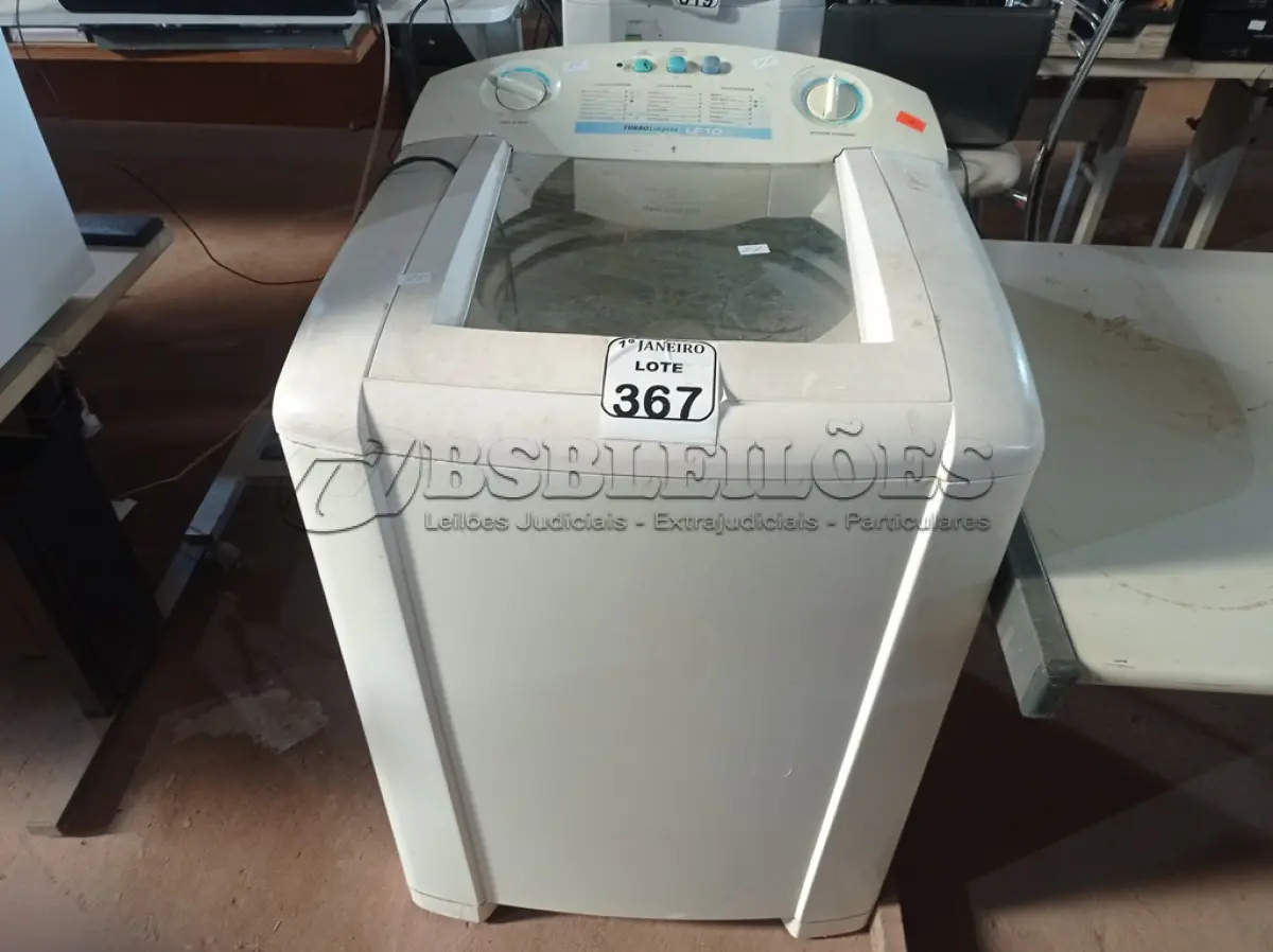 LOTE 367 - 01 MÁQUINA DE LAVAR 10KG 220V MARCA ELECTROLUX. (NO ESTADO) ATENÇÃO! FAZER A VISITAÇÃO ANTES DE ARREMATAR, NÃO SABEMOS SE FUNCIONA. LEILÃO NÃO TEM GARANTIA E NEM DEVOLUÇÃO, SUJEITO A POSSÍVEIS AVARIAS VISÍVEIS/OCULTAS E/OU AUSÊNCIA DE COMPONENTES.