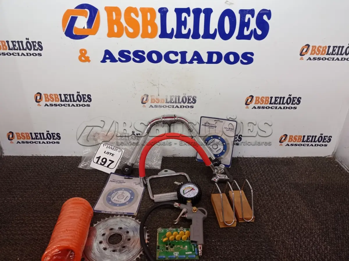 LOTE 197 - 01 TORNEIRA, 02 DISCOS DIAMANTADO, 01 COROA P/BICICLETA 02 EQUIPAMENTOS DE GINÁSTICA E MATERIAIS DIVERSOS.  (NO ESTADO) ATENÇÃO! FAZER A VISITAÇÃO ANTES DE ARREMATAR, NÃO SABEMOS SE FUNCIONA. LEILÃO NÃO TEM GARANTIA E NEM DEVOLUÇÃO, SUJEITO A POSSÍVEIS AVARIAS VISÍVEIS/OCULTAS E/OU AUSÊNCIA DE COMPONENTES.