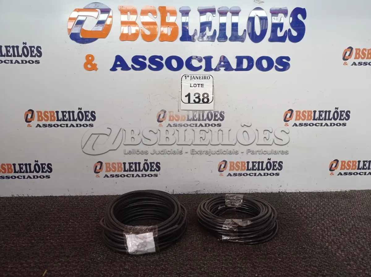 LOTE 138 - 02 CABOS DE ROLO FLEXÍVEL COM APROXIMADAMENTE 25 METROS. (NOVO) (NO ESTADO) ATENÇÃO! FAZER A VISITAÇÃO ANTES DE ARREMATAR, NÃO SABEMOS SE FUNCIONA. LEILÃO NÃO TEM GARANTIA E NEM DEVOLUÇÃO, SUJEITO A POSSÍVEIS AVARIAS VISÍVEIS/OCULTAS E/OU AUSÊNCIA DE COMPONENTES.