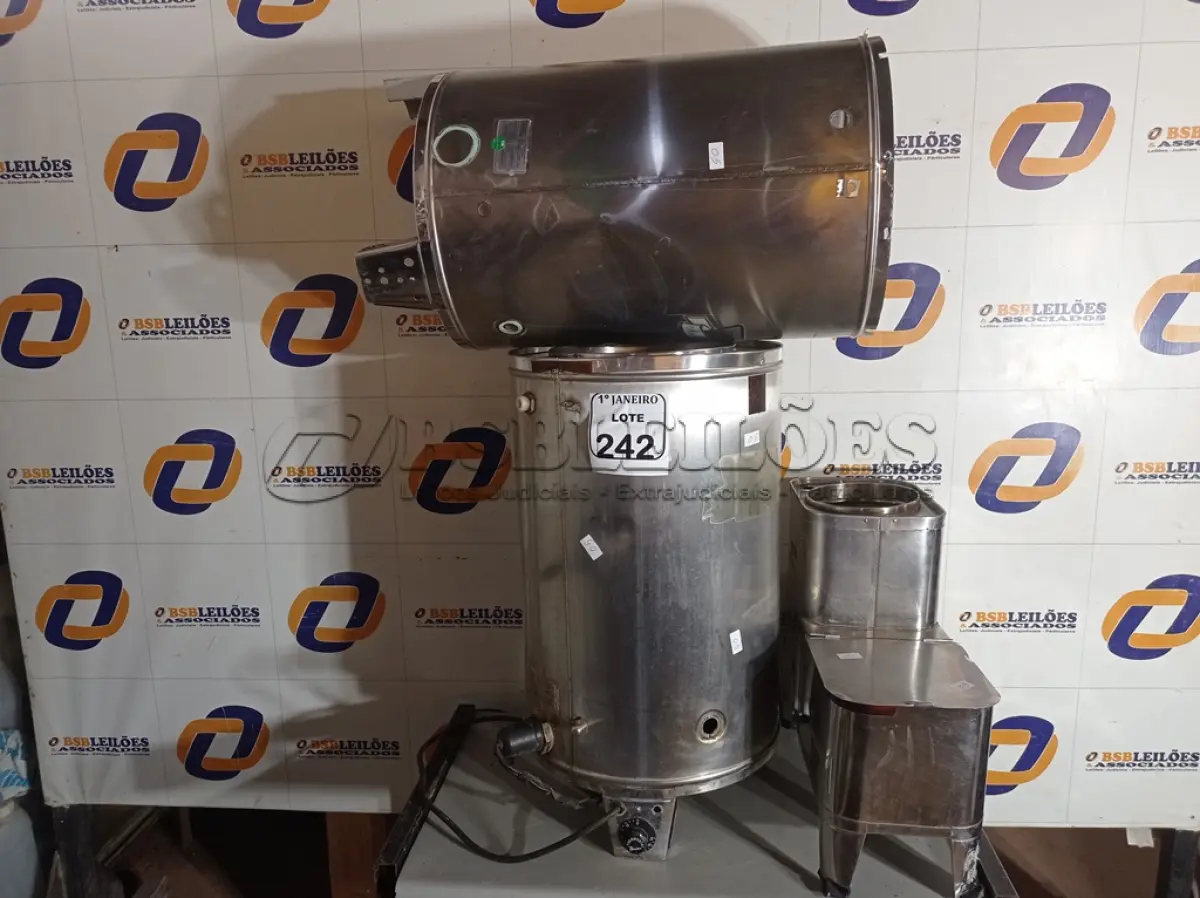 LOTE 242 - 03 CAFETEIRAS EM INOX MARCAS E MODELOS DIVERSOS P/RETIRADA DE PEÇAS. (NO ESTADO) ATENÇÃO! FAZER A VISITAÇÃO ANTES DE ARREMATAR, NÃO SABEMOS SE FUNCIONA. LEILÃO NÃO TEM GARANTIA E NEM DEVOLUÇÃO, SUJEITO A POSSÍVEIS AVARIAS VISÍVEIS/OCULTAS E/OU AUSÊNCIA DE COMPONENTES.