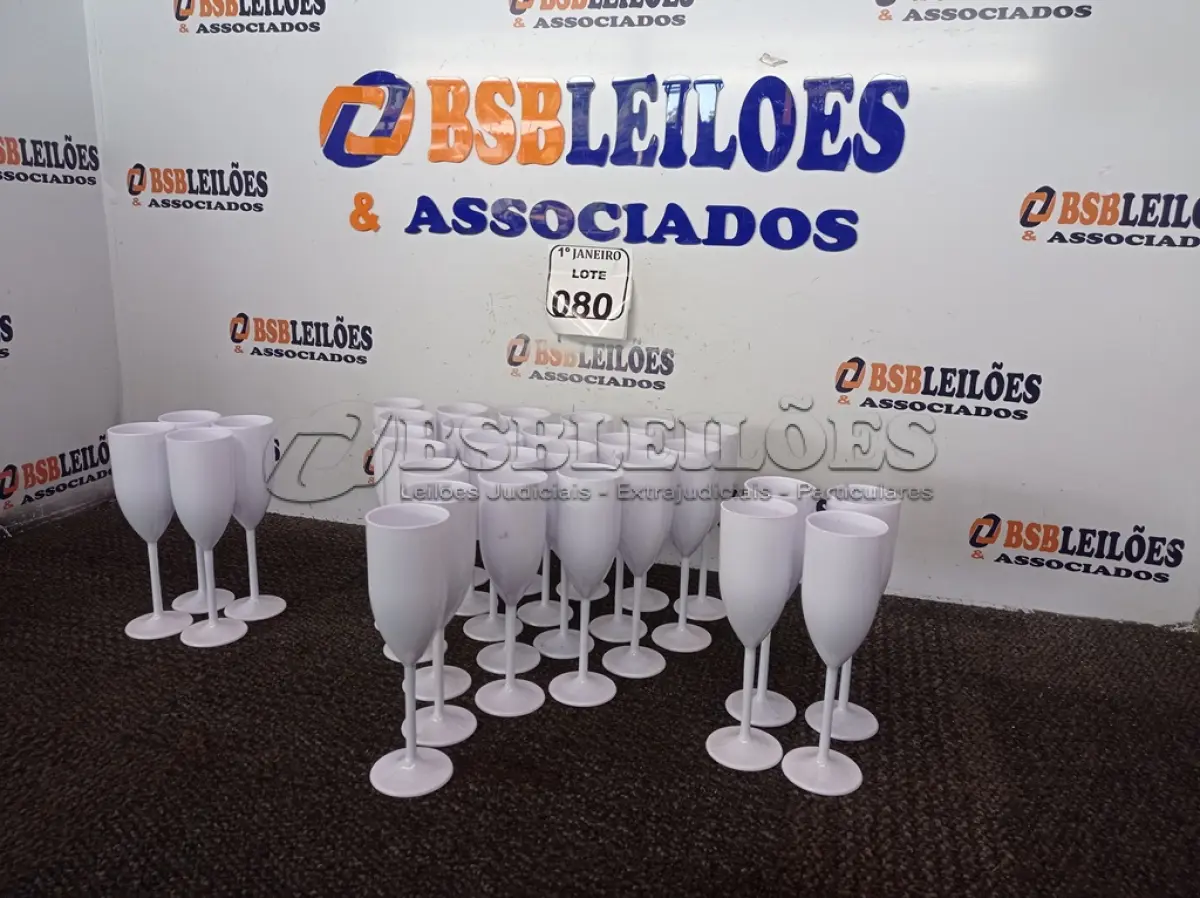 LOTE 080 - 01 LOTE C/APROXIMADAMENTE 30 TAÇAS DE PLÁSTICO. (NO ESTADO) ATENÇÃO! FAZER A VISITAÇÃO ANTES DE ARREMATAR, NÃO SABEMOS SE FUNCIONA. LEILÃO NÃO TEM GARANTIA E NEM DEVOLUÇÃO, SUJEITO A POSSÍVEIS AVARIAS VISÍVEIS/OCULTAS E/OU AUSÊNCIA DE COMPONENTES.