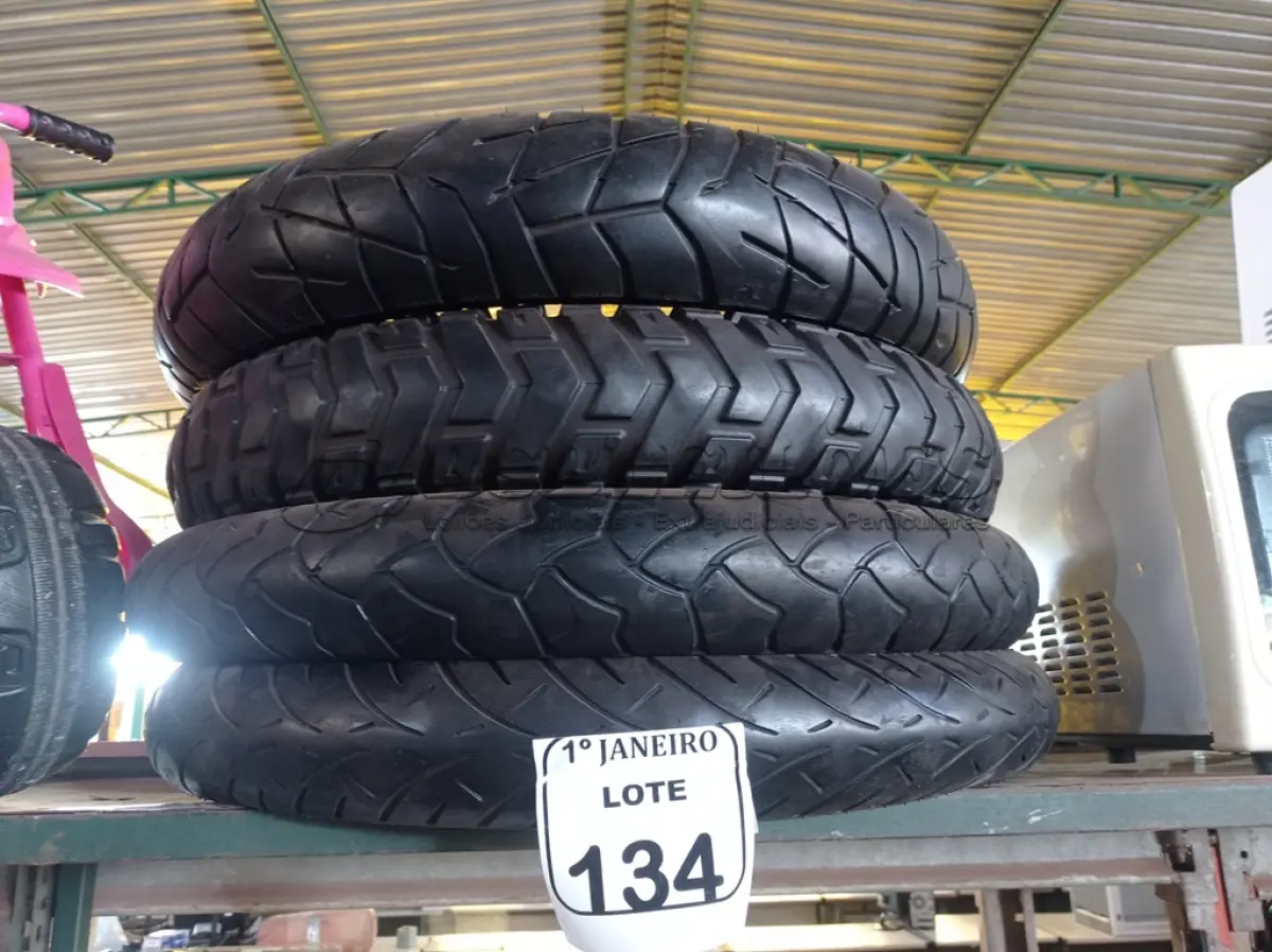 LOTE 134 - 04 PNEUS DE MOTO USADOS, SENDO 02 90/90 ARO 21, 01 120/70 ARO 19 E 01 100/90 ARO 19. (NO ESTADO) ATENÇÃO! FAZER A VISITAÇÃO ANTES DE ARREMATAR, NÃO SABEMOS SE FUNCIONA. LEILÃO NÃO TEM GARANTIA E NEM DEVOLUÇÃO, SUJEITO A POSSÍVEIS AVARIAS VISÍVEIS/OCULTAS E/OU AUSÊNCIA DE COMPONENTES.