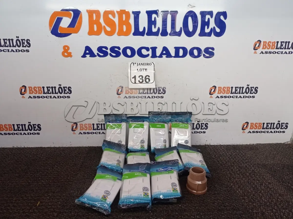 LOTE 136 - 11 INTERRUPTORES SIMPLES. (NO ESTADO) ATENÇÃO! FAZER A VISITAÇÃO ANTES DE ARREMATAR, NÃO SABEMOS SE FUNCIONA. LEILÃO NÃO TEM GARANTIA E NEM DEVOLUÇÃO, SUJEITO A POSSÍVEIS AVARIAS VISÍVEIS/OCULTAS E/OU AUSÊNCIA DE COMPONENTES.