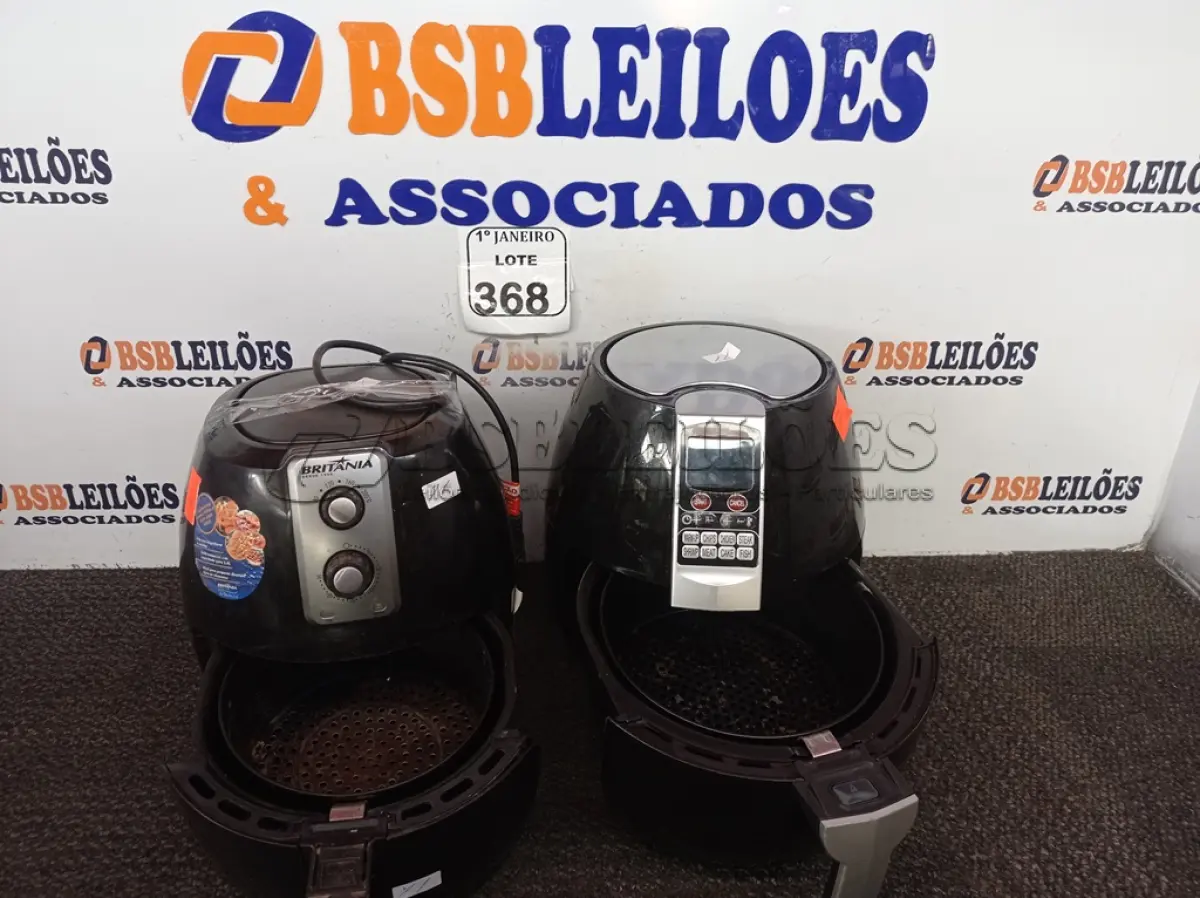 LOTE 368 - 02 AIR FRYES MARCAS BRITÂNIA E BCP. (NO ESTADO) ATENÇÃO! FAZER A VISITAÇÃO ANTES DE ARREMATAR, NÃO SABEMOS SE FUNCIONA. LEILÃO NÃO TEM GARANTIA E NEM DEVOLUÇÃO, SUJEITO A POSSÍVEIS AVARIAS VISÍVEIS/OCULTAS E/OU AUSÊNCIA DE COMPONENTES.