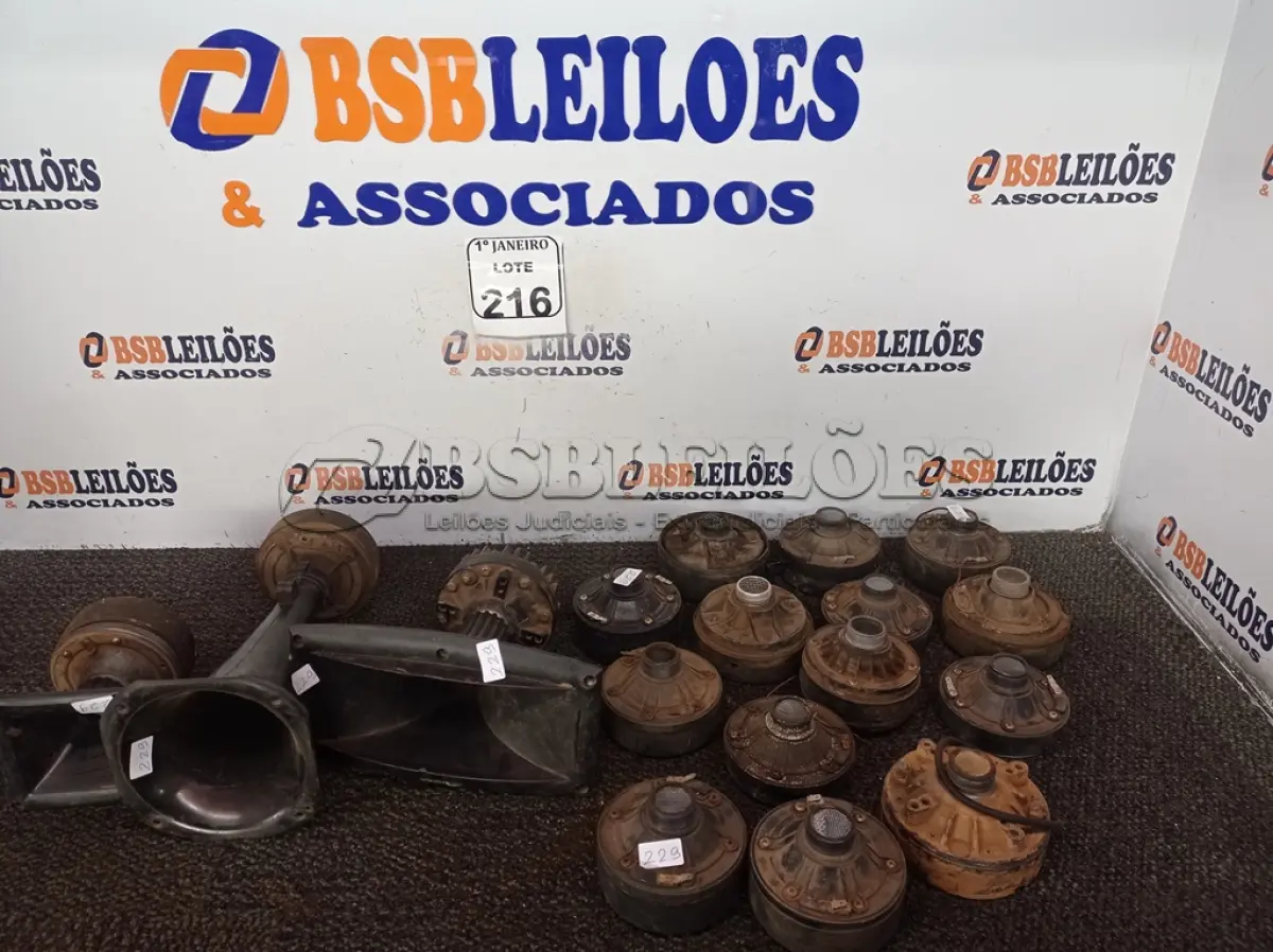 LOTE 216 - 01 LOTE C/VÁRIAS CORNETAS DE SOM INCOMPLETAS MODELOS DIVERSOS.  (NO ESTADO) ATENÇÃO! FAZER A VISITAÇÃO ANTES DE ARREMATAR, NÃO SABEMOS SE FUNCIONA. LEILÃO NÃO TEM GARANTIA E NEM DEVOLUÇÃO, SUJEITO A POSSÍVEIS AVARIAS VISÍVEIS/OCULTAS E/OU AUSÊNCIA DE COMPONENTES.