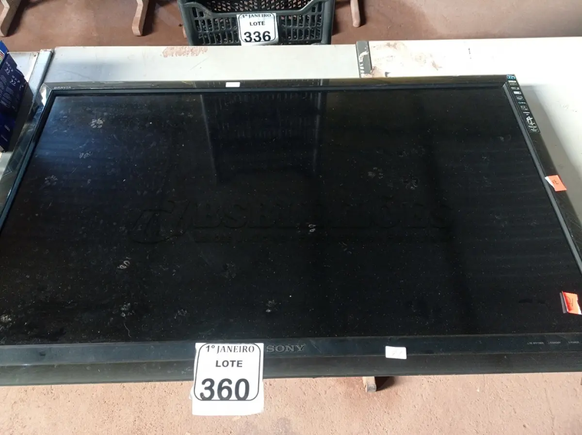 LOTE 360 - 01 TV 46” MARCA SONY. (NO ESTADO) ATENÇÃO! FAZER A VISITAÇÃO ANTES DE ARREMATAR, NÃO SABEMOS SE FUNCIONA. LEILÃO NÃO TEM GARANTIA E NEM DEVOLUÇÃO, SUJEITO A POSSÍVEIS AVARIAS VISÍVEIS/OCULTAS E/OU AUSÊNCIA DE COMPONENTES.