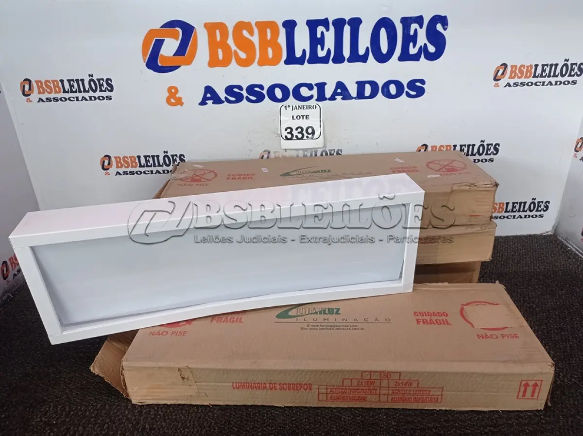 LOTE 339 - 05 LUMINÁRIAS DE EMBUTIR MARCA LUMILUZ. (NO ESTADO) ATENÇÃO! FAZER A VISITAÇÃO ANTES DE ARREMATAR, NÃO SABEMOS SE FUNCIONA. LEILÃO NÃO TEM GARANTIA E NEM DEVOLUÇÃO, SUJEITO A POSSÍVEIS AVARIAS VISÍVEIS/OCULTAS E/OU AUSÊNCIA DE COMPONENTES.