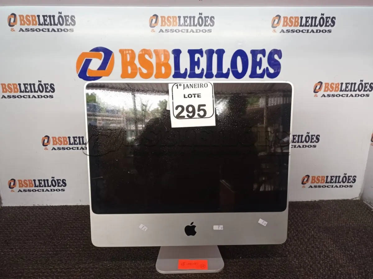 LOTE 295 - 01 IMAC S/TECLADO NA COR BRANCO. (NO ESTADO) ATENÇÃO! FAZER A VISITAÇÃO ANTES DE ARREMATAR, NÃO SABEMOS SE FUNCIONA. LEILÃO NÃO TEM GARANTIA E NEM DEVOLUÇÃO, SUJEITO A POSSÍVEIS AVARIAS VISÍVEIS/OCULTAS E/OU AUSÊNCIA DE COMPONENTES.