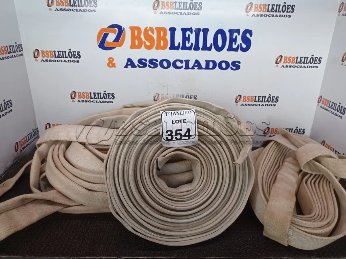 LOTE 354 - 03 ROLOS DE MANGUEIRA DE INCÊNDIO C/AVARIAS. (NO ESTADO) ATENÇÃO! FAZER A VISITAÇÃO ANTES DE ARREMATAR, NÃO SABEMOS SE FUNCIONA. LEILÃO NÃO TEM GARANTIA E NEM DEVOLUÇÃO, SUJEITO A POSSÍVEIS AVARIAS VISÍVEIS/OCULTAS E/OU AUSÊNCIA DE COMPONENTES.