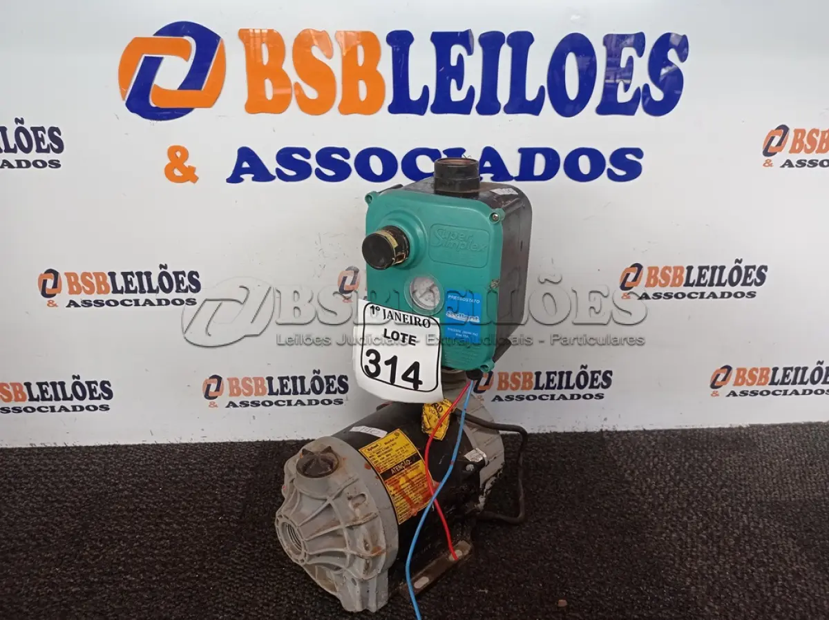 LOTE 314 - 01 BOMBA DE PRESSURIZAÇÃO DE ÁGUA COM PRESSOSTATO 220V. (NO ESTADO) ATENÇÃO! FAZER A VISITAÇÃO ANTES DE ARREMATAR, NÃO SABEMOS SE FUNCIONA. LEILÃO NÃO TEM GARANTIA E NEM DEVOLUÇÃO, SUJEITO A POSSÍVEIS AVARIAS VISÍVEIS/OCULTAS E/OU AUSÊNCIA DE COMPONENTES.