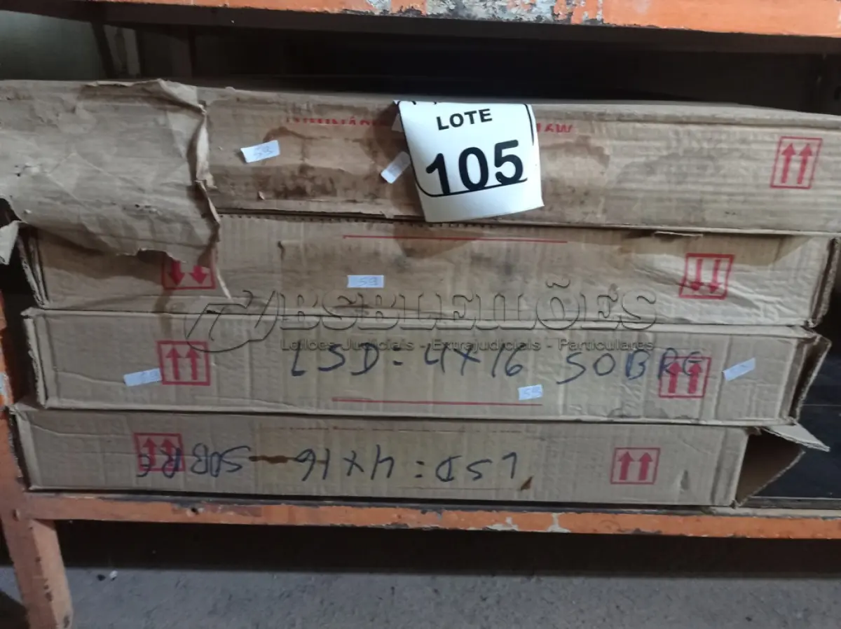 LOTE 105 - 04 LUMINÁRIAS DE EMBUTIR 16W. (NO ESTADO) ATENÇÃO! FAZER A VISITAÇÃO ANTES DE ARREMATAR, NÃO SABEMOS SE FUNCIONA. LEILÃO NÃO TEM GARANTIA E NEM DEVOLUÇÃO, SUJEITO A POSSÍVEIS AVARIAS VISÍVEIS/OCULTAS E/OU AUSÊNCIA DE COMPONENTES.