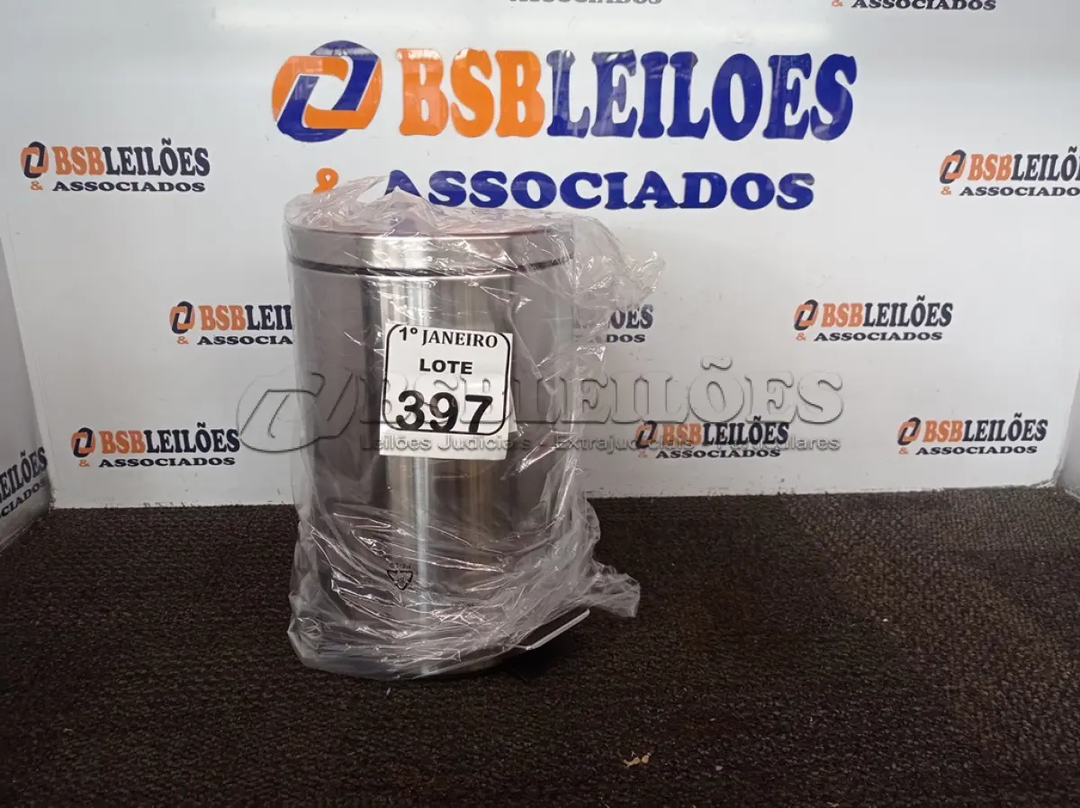 LOTE 397 - 01 LIXEIRA EM INOX 12L C/PEDAL MARCA MOOD. (NO ESTADO) ATENÇÃO! FAZER A VISITAÇÃO ANTES DE ARREMATAR, NÃO SABEMOS SE FUNCIONA. LEILÃO NÃO TEM GARANTIA E NEM DEVOLUÇÃO, SUJEITO A POSSÍVEIS AVARIAS VISÍVEIS/OCULTAS E/OU AUSÊNCIA DE COMPONENTES.