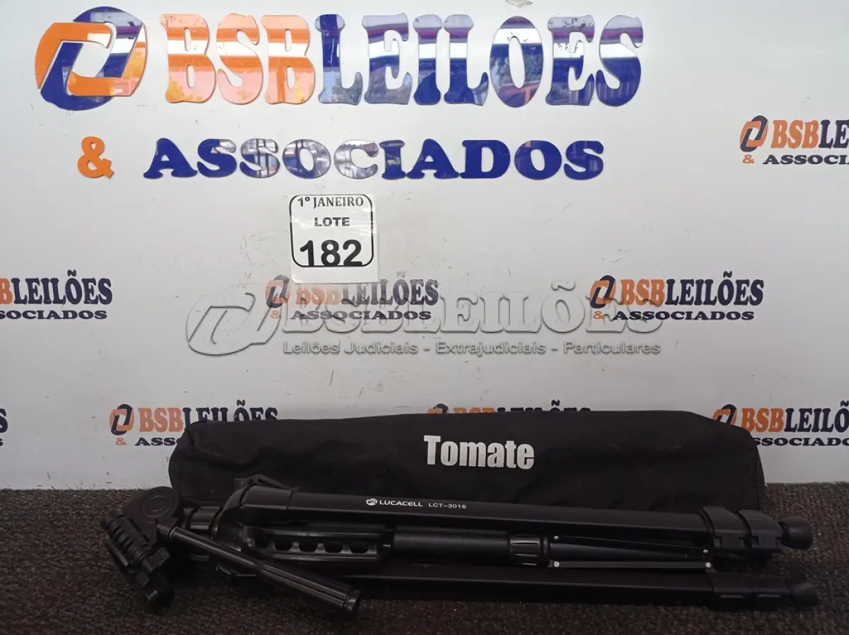 LOTE 182 - 01 TRIPÉ P/CÂMERA FOTOGRÁFICA MARCA TOMATE MODELO MTG-3016. (NO ESTADO) ATENÇÃO! FAZER A VISITAÇÃO ANTES DE ARREMATAR, NÃO SABEMOS SE FUNCIONA. LEILÃO NÃO TEM GARANTIA E NEM DEVOLUÇÃO, SUJEITO A POSSÍVEIS AVARIAS VISÍVEIS/OCULTAS E/OU AUSÊNCIA DE COMPONENTES.