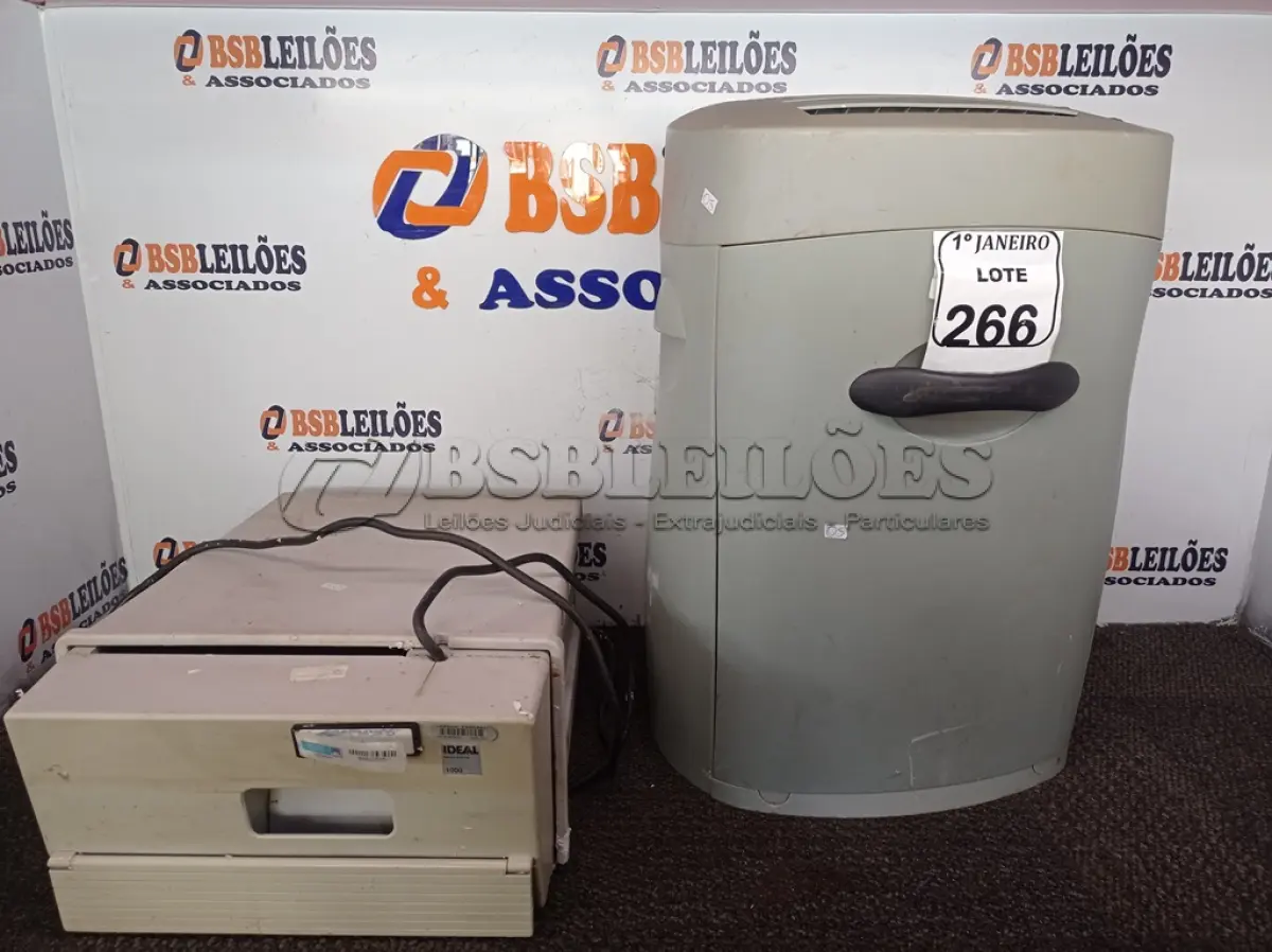 LOTE 266 - 02 FRAGMENTADORAS DE PAPEL MARCAS ROYAL E IDEAL (NO ESTADO) ATENÇÃO! FAZER A VISITAÇÃO ANTES DE ARREMATAR, NÃO SABEMOS SE FUNCIONA. LEILÃO NÃO TEM GARANTIA E NEM DEVOLUÇÃO, SUJEITO A POSSÍVEIS AVARIAS VISÍVEIS/OCULTAS E/OU AUSÊNCIA DE COMPONENTES.