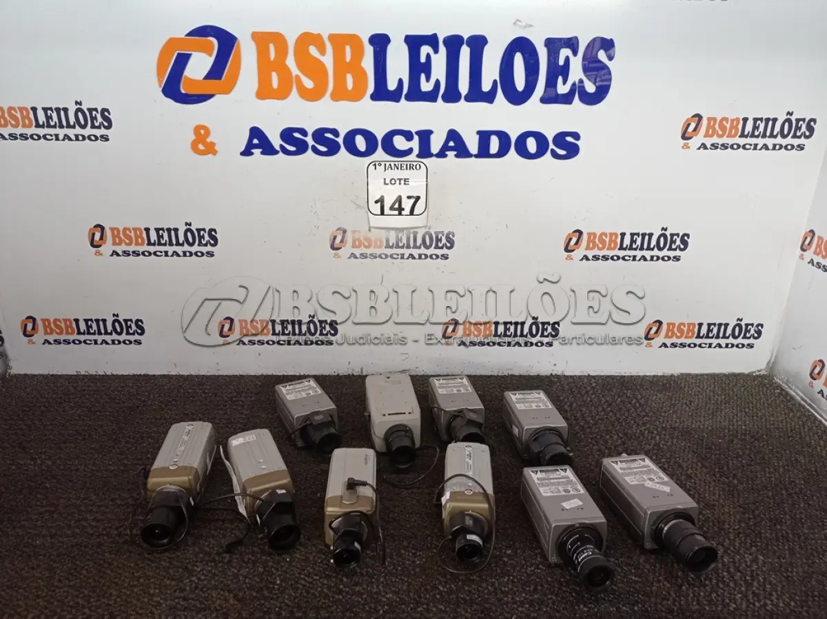 LOTE 147 - 10 CÂMERAS DE SEGURANÇA. (NO ESTADO) ATENÇÃO! FAZER A VISITAÇÃO ANTES DE ARREMATAR, NÃO SABEMOS SE FUNCIONA. LEILÃO NÃO TEM GARANTIA E NEM DEVOLUÇÃO, SUJEITO A POSSÍVEIS AVARIAS VISÍVEIS/OCULTAS E/OU AUSÊNCIA DE COMPONENTES.