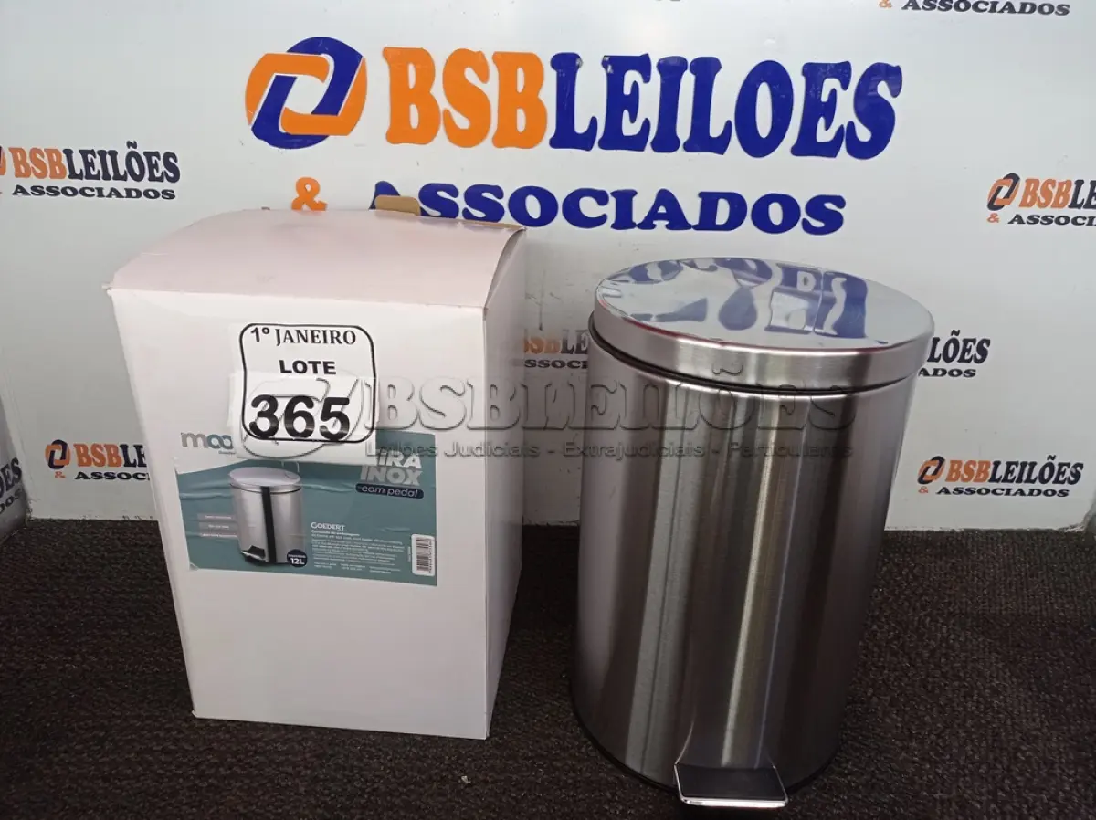 LOTE 365 - 01 LIXEIRA EM INOX 12L C/PEDAL MARCA MOOD. (NO ESTADO) ATENÇÃO! FAZER A VISITAÇÃO ANTES DE ARREMATAR, NÃO SABEMOS SE FUNCIONA. LEILÃO NÃO TEM GARANTIA E NEM DEVOLUÇÃO, SUJEITO A POSSÍVEIS AVARIAS VISÍVEIS/OCULTAS E/OU AUSÊNCIA DE COMPONENTES.