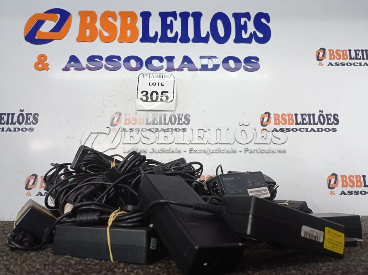 LOTE 305 - 01 LOTE C/APROXIMADAMENTE 27 FONTES P/NOTEBOOK MARCAS E MODELOS DIVERSOS. (NO ESTADO) ATENÇÃO! FAZER A VISITAÇÃO ANTES DE ARREMATAR, NÃO SABEMOS SE FUNCIONA. LEILÃO NÃO TEM GARANTIA E NEM DEVOLUÇÃO, SUJEITO A POSSÍVEIS AVARIAS VISÍVEIS/OCULTAS E/OU AUSÊNCIA DE COMPONENTES.