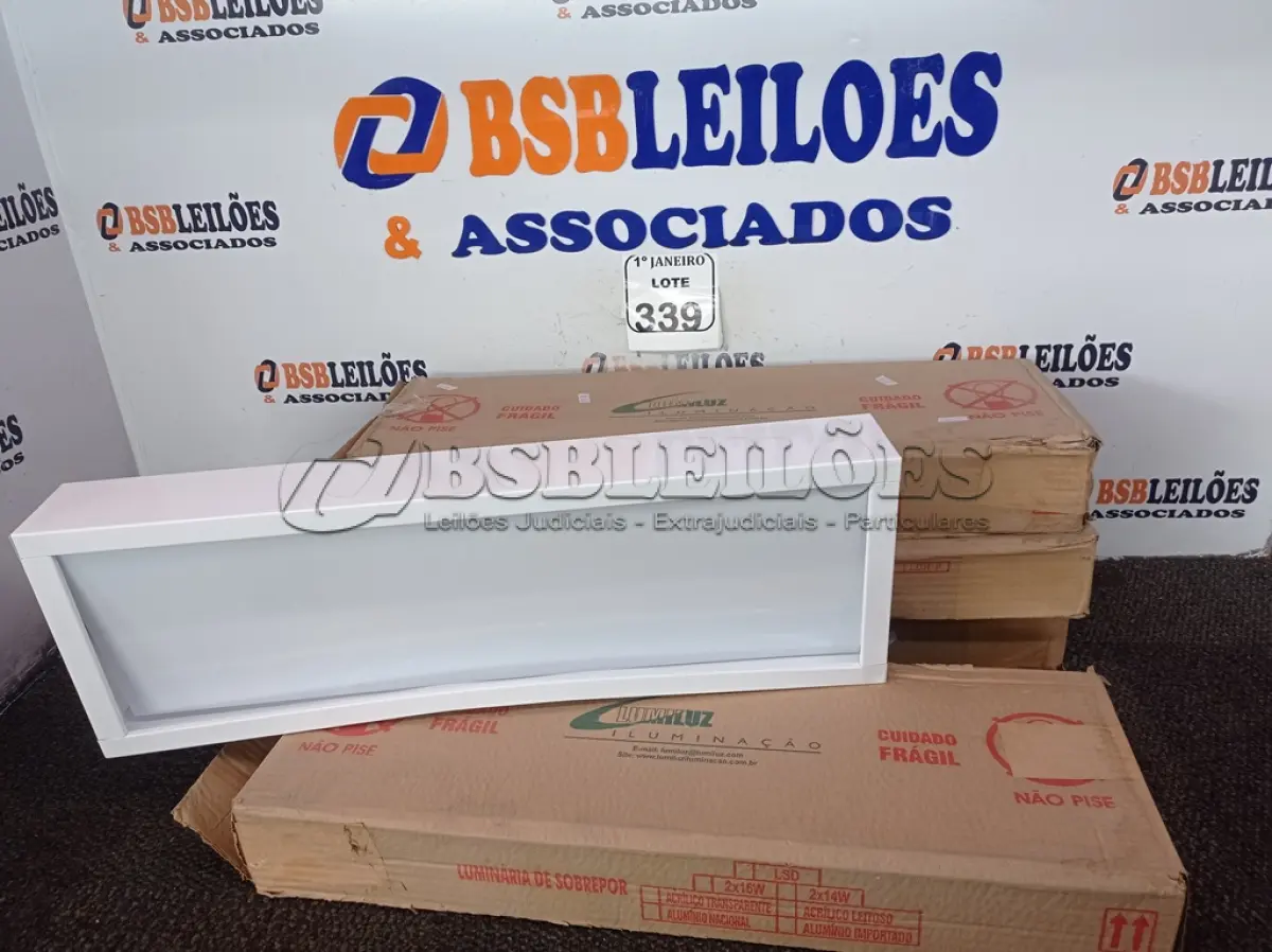 LOTE 339 - 05 LUMINÁRIAS DE EMBUTIR MARCA LUMILUZ. (NO ESTADO) ATENÇÃO! FAZER A VISITAÇÃO ANTES DE ARREMATAR, NÃO SABEMOS SE FUNCIONA. LEILÃO NÃO TEM GARANTIA E NEM DEVOLUÇÃO, SUJEITO A POSSÍVEIS AVARIAS VISÍVEIS/OCULTAS E/OU AUSÊNCIA DE COMPONENTES.