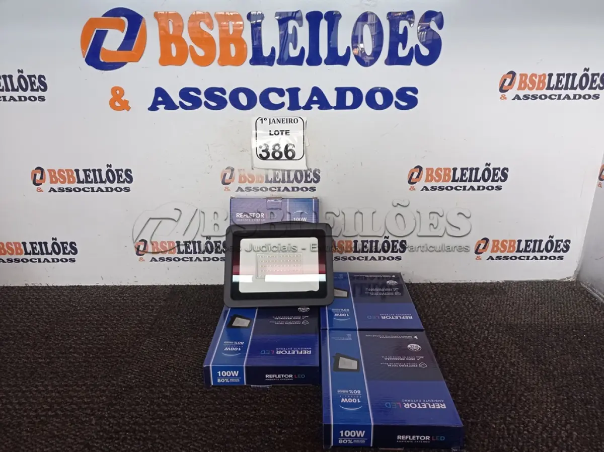 LOTE 386 - 05 REFLETORES DE LED AMBIENTE EXTERNO 100W CADA(NOVO). (NO ESTADO) ATENÇÃO! FAZER A VISITAÇÃO ANTES DE ARREMATAR, NÃO SABEMOS SE FUNCIONA. LEILÃO NÃO TEM GARANTIA E NEM DEVOLUÇÃO, SUJEITO A POSSÍVEIS AVARIAS VISÍVEIS/OCULTAS E/OU AUSÊNCIA DE COMPONENTES.