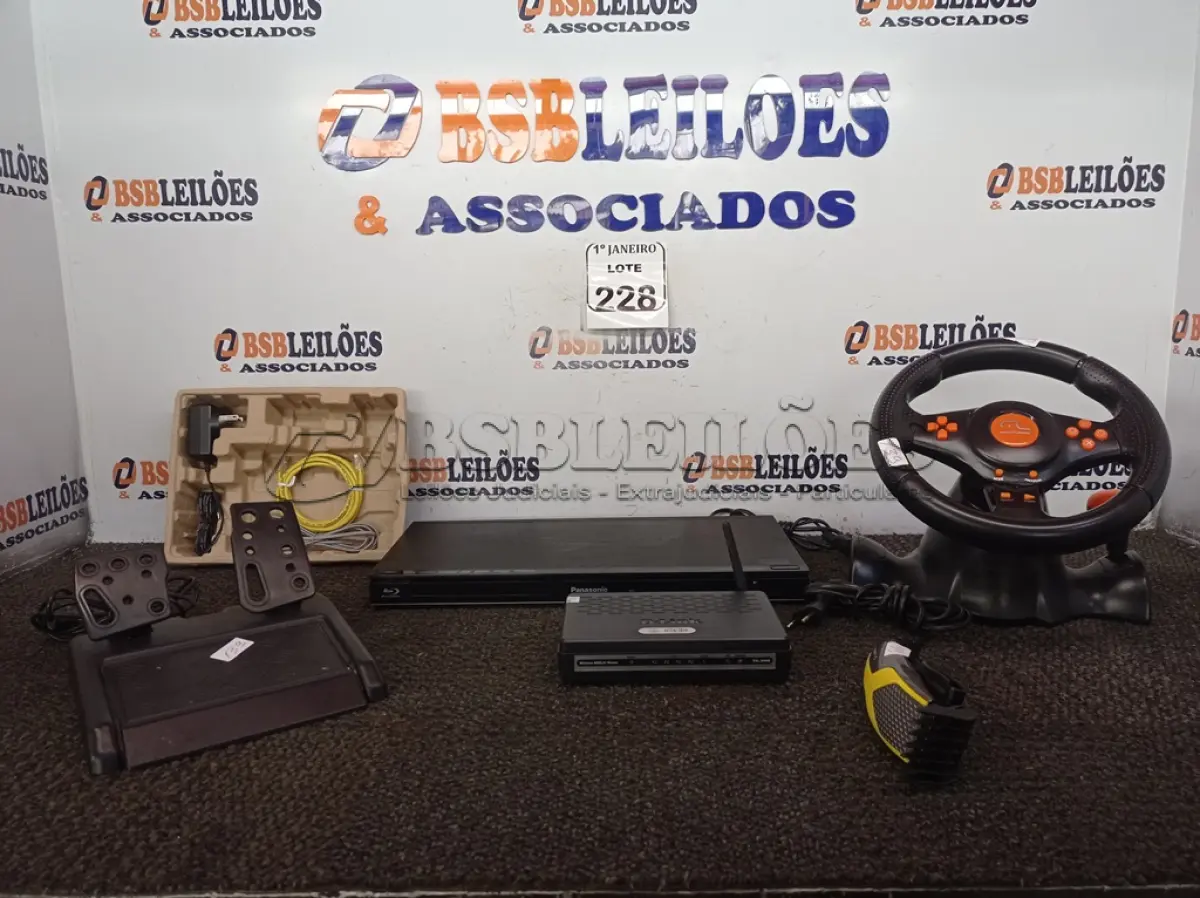 LOTE 228 - 01 APARELHO DVD MARCA PANASONIC, 01 MÁQUINA DE CORTAR DE CABELO, 01 ROTEADOR MARCA D-LINK E 01 KIT DE CORRIDA C/PEDAL E VOLANTE MARCA MULTILASER. (NO ESTADO) ATENÇÃO! FAZER A VISITAÇÃO ANTES DE ARREMATAR, NÃO SABEMOS SE FUNCIONA. LEILÃO NÃO TEM GARANTIA E NEM DEVOLUÇÃO, SUJEITO A POSSÍVEIS AVARIAS VISÍVEIS/OCULTAS E/OU AUSÊNCIA DE COMPONENTES.