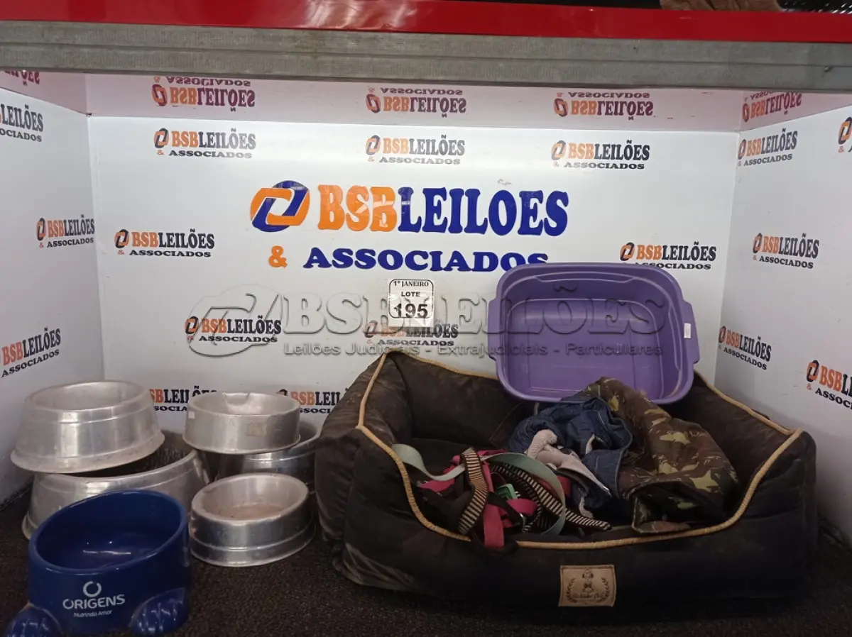 LOTE 195 - 01 LOTE C/DIVERSOS MATERIAIS P/PET. (NO ESTADO) ATENÇÃO! FAZER A VISITAÇÃO ANTES DE ARREMATAR, NÃO SABEMOS SE FUNCIONA. LEILÃO NÃO TEM GARANTIA E NEM DEVOLUÇÃO, SUJEITO A POSSÍVEIS AVARIAS VISÍVEIS/OCULTAS E/OU AUSÊNCIA DE COMPONENTES.