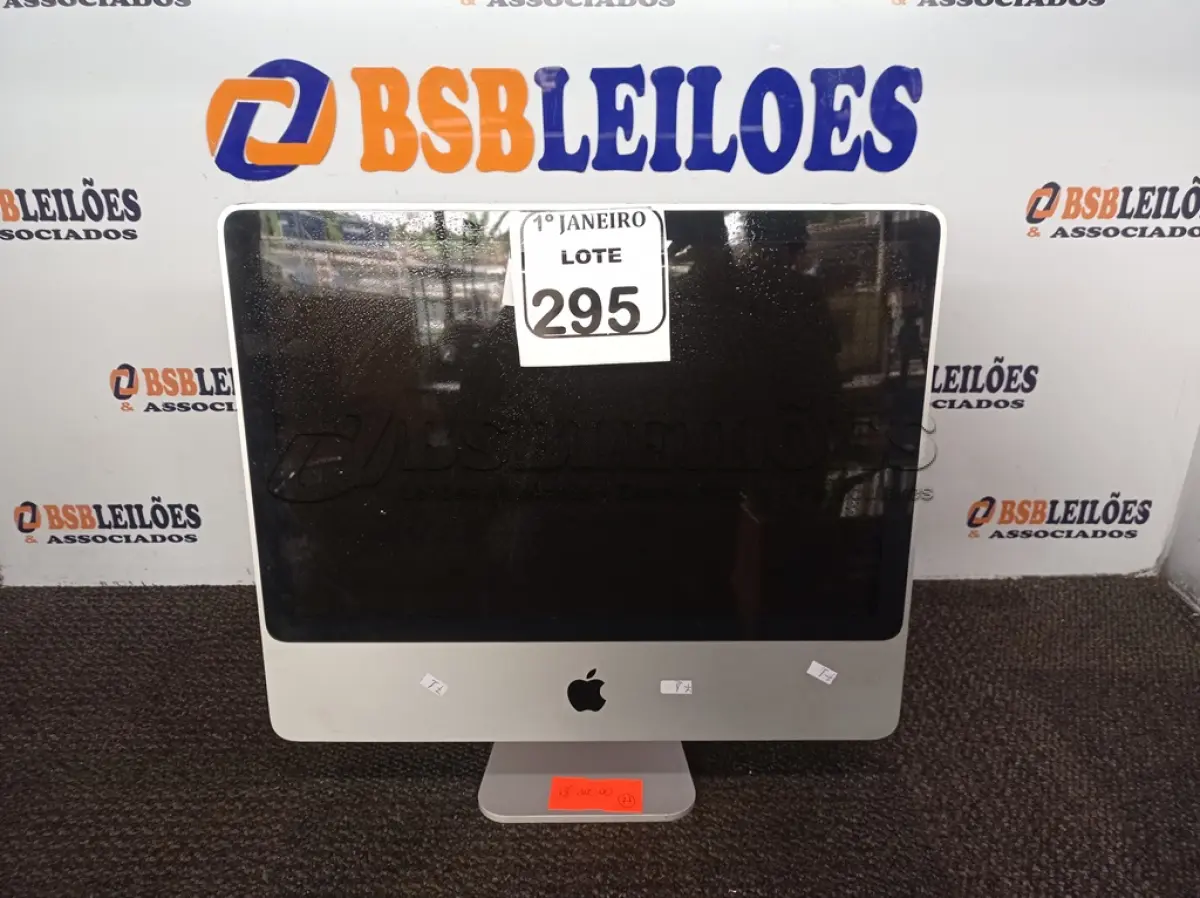 LOTE 295 - 01 IMAC S/TECLADO NA COR BRANCO. (NO ESTADO) ATENÇÃO! FAZER A VISITAÇÃO ANTES DE ARREMATAR, NÃO SABEMOS SE FUNCIONA. LEILÃO NÃO TEM GARANTIA E NEM DEVOLUÇÃO, SUJEITO A POSSÍVEIS AVARIAS VISÍVEIS/OCULTAS E/OU AUSÊNCIA DE COMPONENTES.