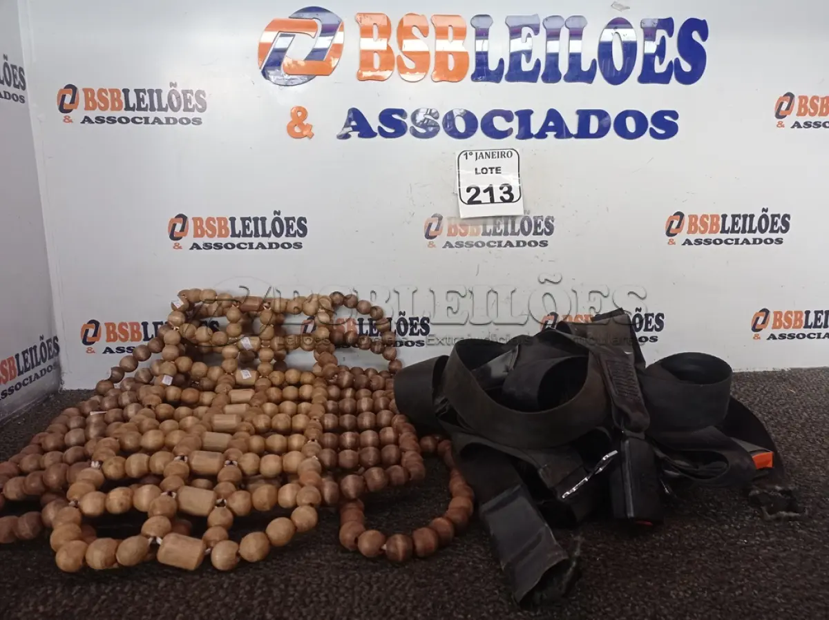 LOTE 213 - 08 CINTOS DE SEGURANÇA E 01 CAPA P/BANCO EM BOLINHAS. (NO ESTADO) ATENÇÃO! FAZER A VISITAÇÃO ANTES DE ARREMATAR, NÃO SABEMOS SE FUNCIONA. LEILÃO NÃO TEM GARANTIA E NEM DEVOLUÇÃO, SUJEITO A POSSÍVEIS AVARIAS VISÍVEIS/OCULTAS E/OU AUSÊNCIA DE COMPONENTES.