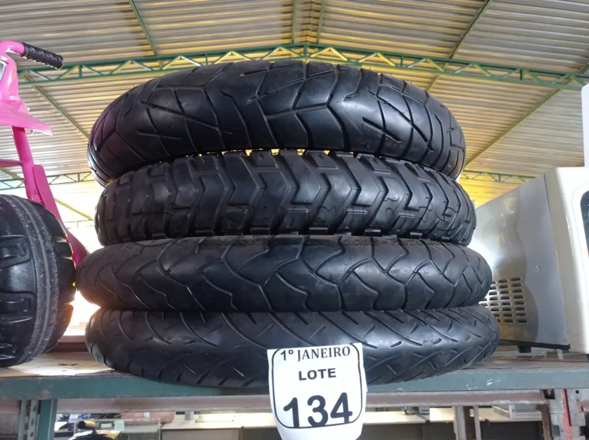 LOTE 134 - 04 PNEUS DE MOTO USADOS, SENDO 02 90/90 ARO 21, 01 120/70 ARO 19 E 01 100/90 ARO 19. (NO ESTADO) ATENÇÃO! FAZER A VISITAÇÃO ANTES DE ARREMATAR, NÃO SABEMOS SE FUNCIONA. LEILÃO NÃO TEM GARANTIA E NEM DEVOLUÇÃO, SUJEITO A POSSÍVEIS AVARIAS VISÍVEIS/OCULTAS E/OU AUSÊNCIA DE COMPONENTES.