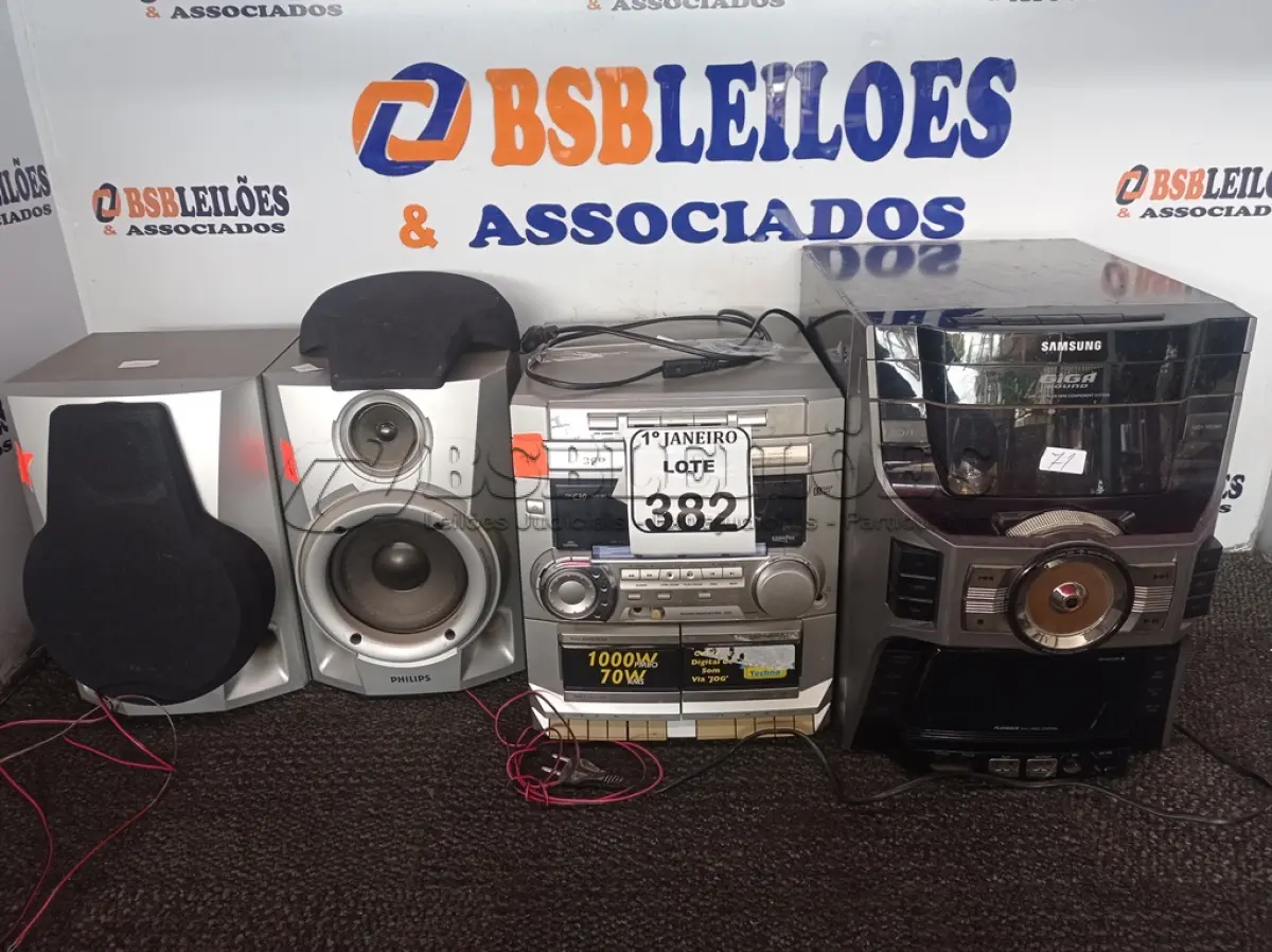 LOTE 382 - 01APARELHO DE SOM C/CAIXA PASSIVA MARCA PHILIPS E 01 APARELHO DE SOM MARCA SAMSUNG S/CAIXA. (NO ESTADO) ATENÇÃO! FAZER A VISITAÇÃO ANTES DE ARREMATAR, NÃO SABEMOS SE FUNCIONA. LEILÃO NÃO TEM GARANTIA E NEM DEVOLUÇÃO, SUJEITO A POSSÍVEIS AVARIAS VISÍVEIS/OCULTAS E/OU AUSÊNCIA DE COMPONENTES.