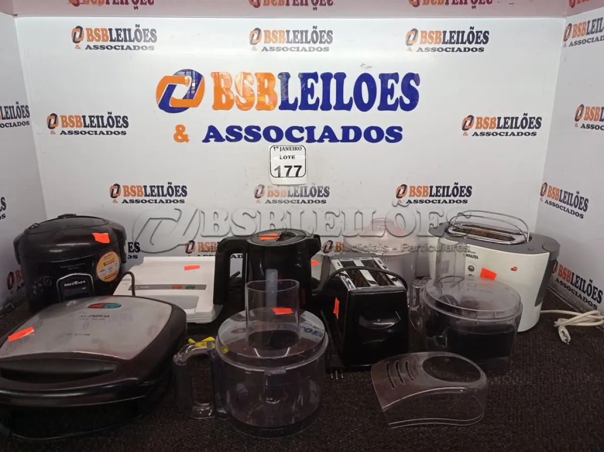 LOTE 177 - 03 SANDUICHEIRAS, 02 TORRADEIRAS, 01 PANELA ELÉTRICA DE ARROZ, 01 CHALEIRA ELÉTRICA E UTENSÍLIOS MARCAS E MODELOS DIVERSOS. (NO ESTADO) ATENÇÃO! FAZER A VISITAÇÃO ANTES DE ARREMATAR, NÃO SABEMOS SE FUNCIONA. LEILÃO NÃO TEM GARANTIA E NEM DEVOLUÇÃO, SUJEITO A POSSÍVEIS AVARIAS VISÍVEIS/OCULTAS E/OU AUSÊNCIA DE COMPONENTES.
