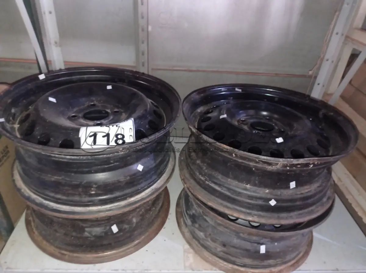 LOTE 118 - 04 RODAS DE FERRO DA RENAULT ARO 15. (NO ESTADO) ATENÇÃO! FAZER A VISITAÇÃO ANTES DE ARREMATAR, NÃO SABEMOS SE FUNCIONA. LEILÃO NÃO TEM GARANTIA E NEM DEVOLUÇÃO, SUJEITO A POSSÍVEIS AVARIAS VISÍVEIS/OCULTAS E/OU AUSÊNCIA DE COMPONENTES.