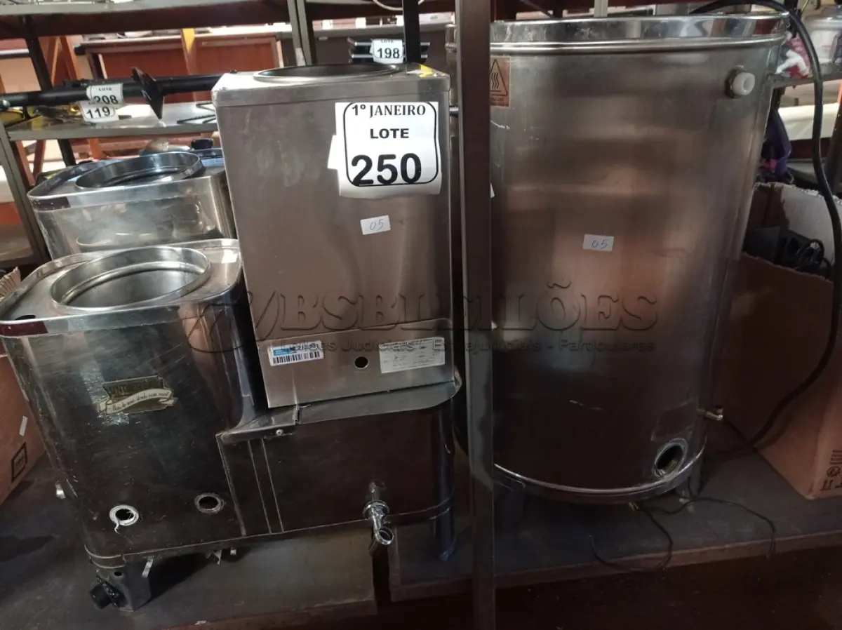 LOTE 250 - 04 CAFETEIRAS EM INOX P/RETIRADA DE PEÇAS. (NO ESTADO) ATENÇÃO! FAZER A VISITAÇÃO ANTES DE ARREMATAR, NÃO SABEMOS SE FUNCIONA. LEILÃO NÃO TEM GARANTIA E NEM DEVOLUÇÃO, SUJEITO A POSSÍVEIS AVARIAS VISÍVEIS/OCULTAS E/OU AUSÊNCIA DE COMPONENTES.