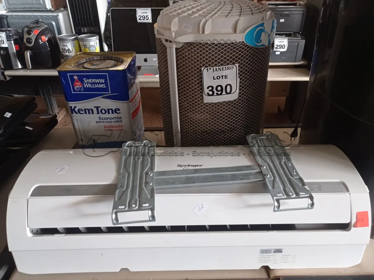 LOTE 390 - 01 CONDENSADORA MARCA MIDEA E 01 EVAPORADORA MARCA MIDEA 12000BTU. (NO ESTADO) ATENÇÃO! FAZER A VISITAÇÃO ANTES DE ARREMATAR, NÃO SABEMOS SE FUNCIONA. LEILÃO NÃO TEM GARANTIA E NEM DEVOLUÇÃO, SUJEITO A POSSÍVEIS AVARIAS VISÍVEIS/OCULTAS E/OU AUSÊNCIA DE COMPONENTES.