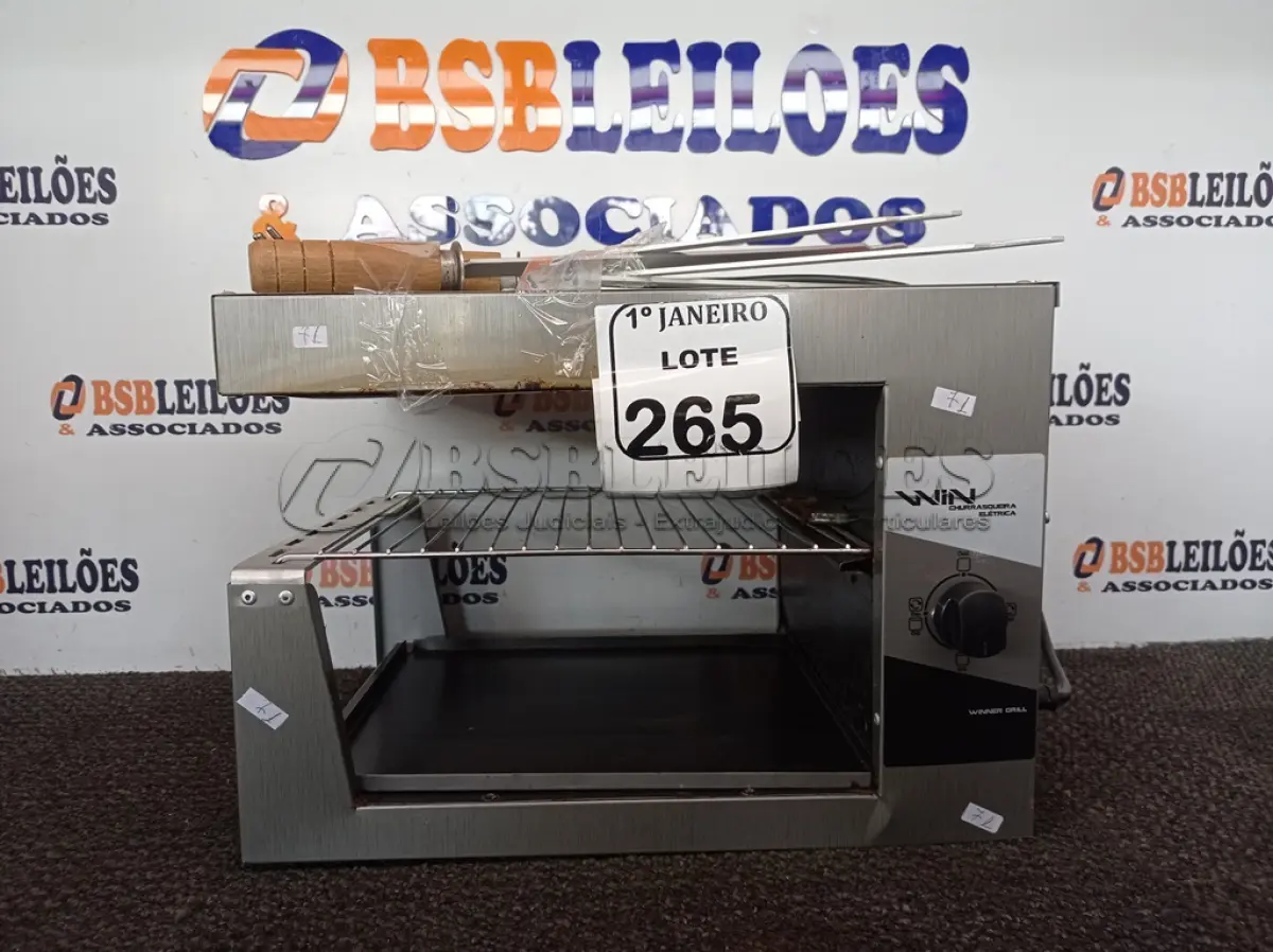 LOTE 265 - 01 CHURRASQUEIRA ELÉTRICA EM INOX C/04 ESPETOS. (NO ESTADO) ATENÇÃO! FAZER A VISITAÇÃO ANTES DE ARREMATAR, NÃO SABEMOS SE FUNCIONA. LEILÃO NÃO TEM GARANTIA E NEM DEVOLUÇÃO, SUJEITO A POSSÍVEIS AVARIAS VISÍVEIS/OCULTAS E/OU AUSÊNCIA DE COMPONENTES.