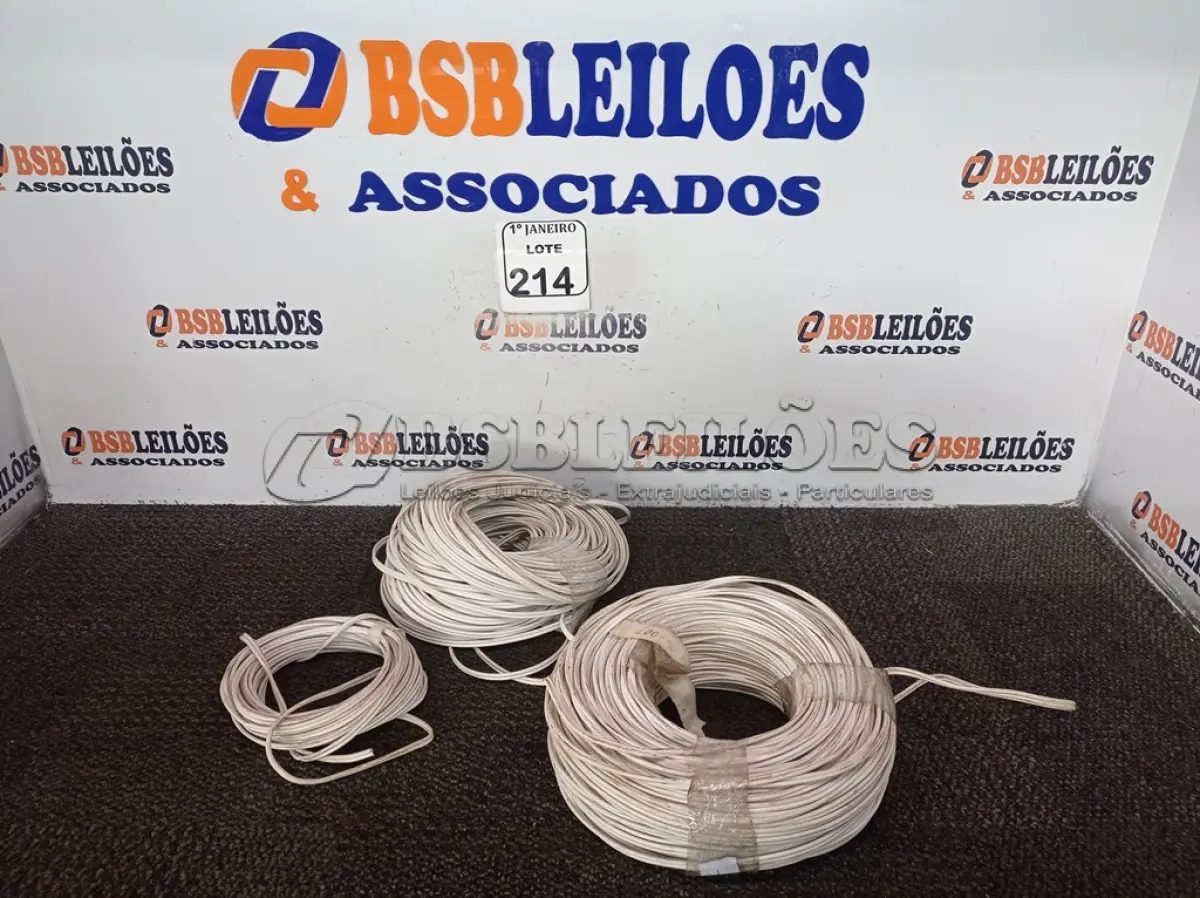 LOTE 214 - 01 LOTE C/VÁRIOS ROLOS DE FIOS DUPLOS INCOMPLETOS. (NO ESTADO) ATENÇÃO! FAZER A VISITAÇÃO ANTES DE ARREMATAR, NÃO SABEMOS SE FUNCIONA. LEILÃO NÃO TEM GARANTIA E NEM DEVOLUÇÃO, SUJEITO A POSSÍVEIS AVARIAS VISÍVEIS/OCULTAS E/OU AUSÊNCIA DE COMPONENTES.