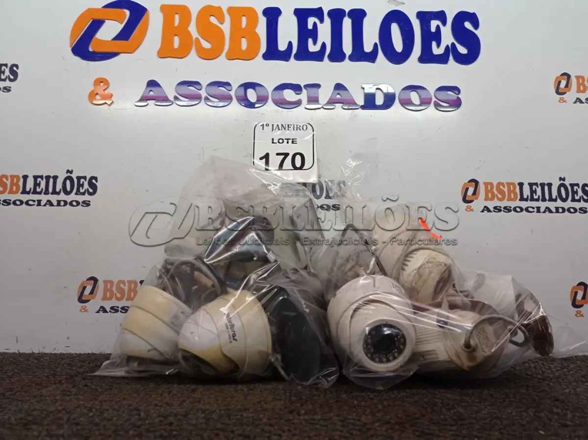 LOTE 170 - 01 LOTE C/VÁRIAS CÂMERAS DE SEGURANÇA MARCAS E MODELOS DIVERSOS. (NO ESTADO) ATENÇÃO! FAZER A VISITAÇÃO ANTES DE ARREMATAR, NÃO SABEMOS SE FUNCIONA. LEILÃO NÃO TEM GARANTIA E NEM DEVOLUÇÃO, SUJEITO A POSSÍVEIS AVARIAS VISÍVEIS/OCULTAS E/OU AUSÊNCIA DE COMPONENTES.