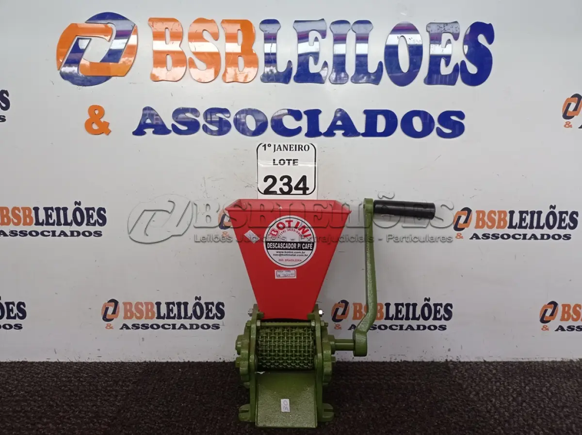 LOTE 234 - 01 DESCASCADOR DE CAFÉ MARCA BOTINI.  (NO ESTADO) ATENÇÃO! FAZER A VISITAÇÃO ANTES DE ARREMATAR, NÃO SABEMOS SE FUNCIONA. LEILÃO NÃO TEM GARANTIA E NEM DEVOLUÇÃO, SUJEITO A POSSÍVEIS AVARIAS VISÍVEIS/OCULTAS E/OU AUSÊNCIA DE COMPONENTES.