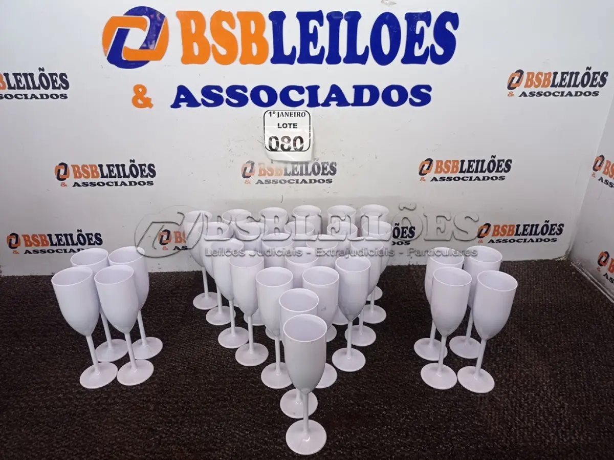 LOTE 080 - 01 LOTE C/APROXIMADAMENTE 30 TAÇAS DE PLÁSTICO. (NO ESTADO) ATENÇÃO! FAZER A VISITAÇÃO ANTES DE ARREMATAR, NÃO SABEMOS SE FUNCIONA. LEILÃO NÃO TEM GARANTIA E NEM DEVOLUÇÃO, SUJEITO A POSSÍVEIS AVARIAS VISÍVEIS/OCULTAS E/OU AUSÊNCIA DE COMPONENTES.