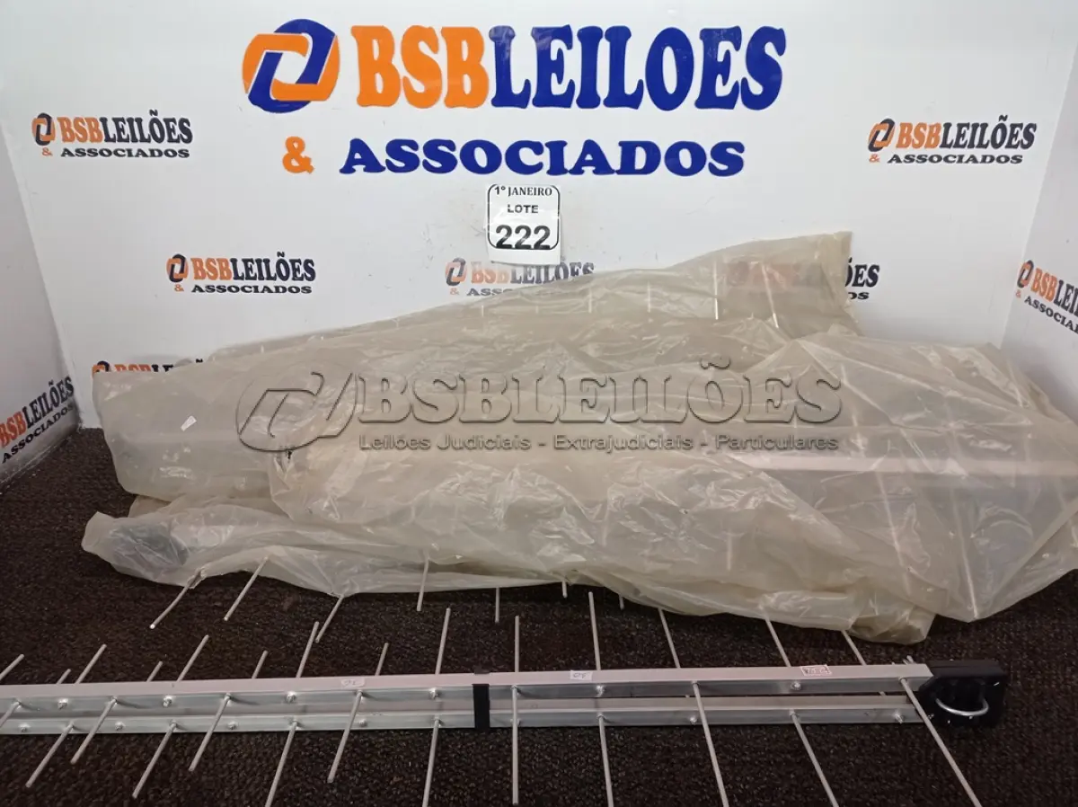 LOTE 222 - 04 ANTENAS. (NOVAS) (NO ESTADO) ATENÇÃO! FAZER A VISITAÇÃO ANTES DE ARREMATAR, NÃO SABEMOS SE FUNCIONA. LEILÃO NÃO TEM GARANTIA E NEM DEVOLUÇÃO, SUJEITO A POSSÍVEIS AVARIAS VISÍVEIS/OCULTAS E/OU AUSÊNCIA DE COMPONENTES.
