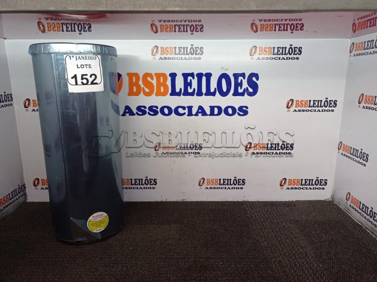 LOTE 152 - 01 LIXEIRA EM INOX. (NOVA) (NO ESTADO) ATENÇÃO! FAZER A VISITAÇÃO ANTES DE ARREMATAR, NÃO SABEMOS SE FUNCIONA. LEILÃO NÃO TEM GARANTIA E NEM DEVOLUÇÃO, SUJEITO A POSSÍVEIS AVARIAS VISÍVEIS/OCULTAS E/OU AUSÊNCIA DE COMPONENTES.