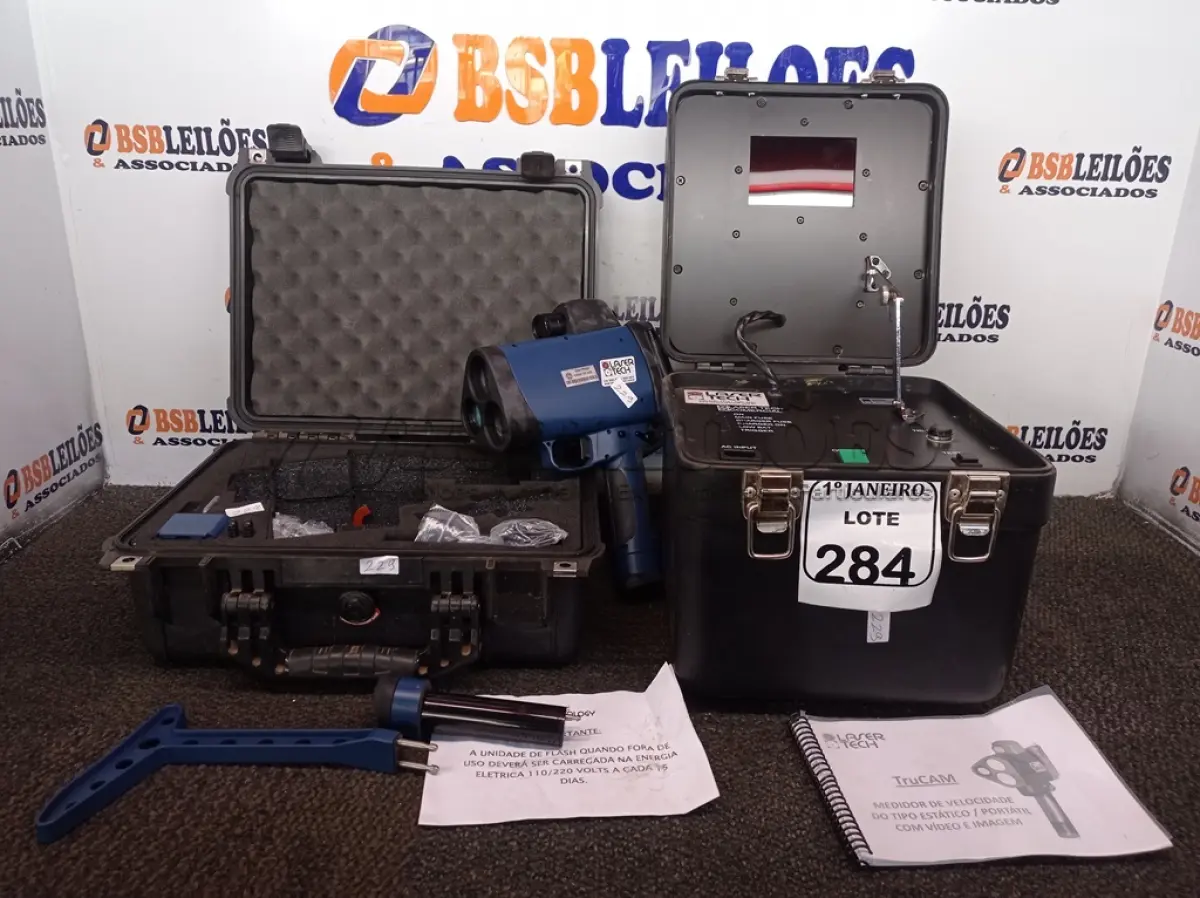 LOTE 284 - 01 APARELHO DE RADAR MÓVEL MARCA LASER TECH. (NO ESTADO) ATENÇÃO! FAZER A VISITAÇÃO ANTES DE ARREMATAR, NÃO SABEMOS SE FUNCIONA. LEILÃO NÃO TEM GARANTIA E NEM DEVOLUÇÃO, SUJEITO A POSSÍVEIS AVARIAS VISÍVEIS/OCULTAS E/OU AUSÊNCIA DE COMPONENTES.