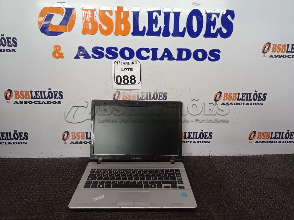 LOTE 088 - 01 NOTEBOOK C/AVARIAS MARCA SAMSUNG S/FONTE. (NO ESTADO) ATENÇÃO! FAZER A VISITAÇÃO ANTES DE ARREMATAR, NÃO SABEMOS SE FUNCIONA. LEILÃO NÃO TEM GARANTIA E NEM DEVOLUÇÃO, SUJEITO A POSSÍVEIS AVARIAS VISÍVEIS/OCULTAS E/OU AUSÊNCIA DE COMPONENTES.