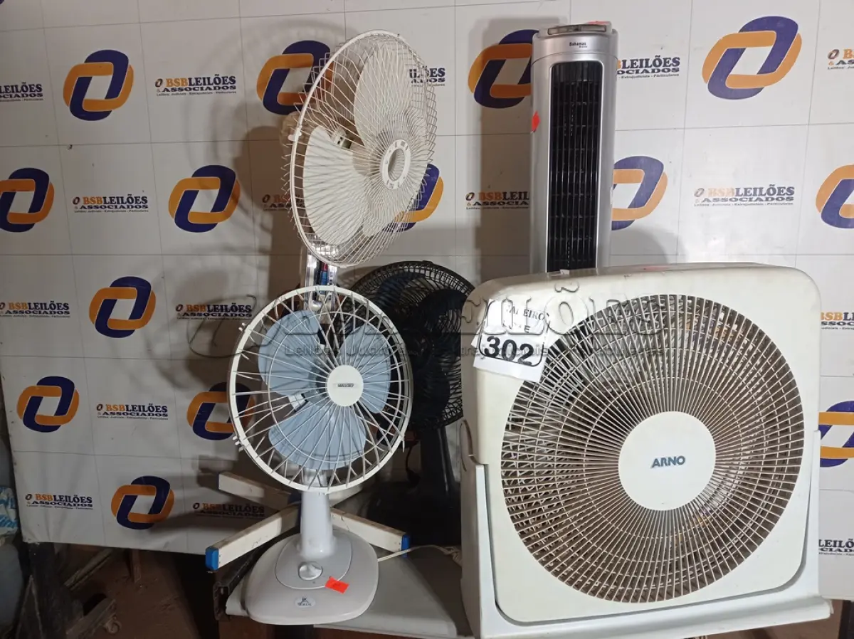 LOTE 302 - 05 VENTILADORES MARCAS E MODELOS DIVERSOS. (NO ESTADO) ATENÇÃO! FAZER A VISITAÇÃO ANTES DE ARREMATAR, NÃO SABEMOS SE FUNCIONA. LEILÃO NÃO TEM GARANTIA E NEM DEVOLUÇÃO, SUJEITO A POSSÍVEIS AVARIAS VISÍVEIS/OCULTAS E/OU AUSÊNCIA DE COMPONENTES.