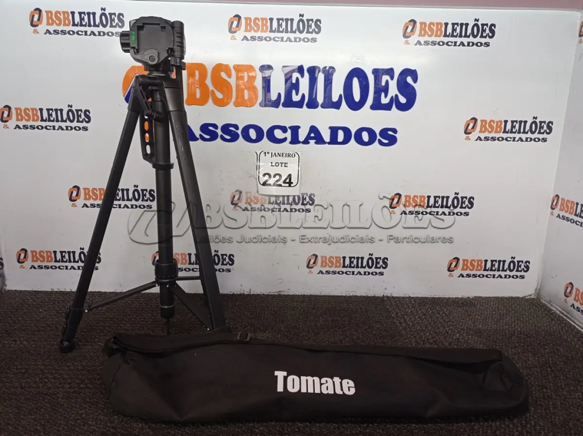 LOTE 224 - 01 TRIPÉ PARA CÂMERA TOMATE MTG-3016. (NO ESTADO) ATENÇÃO! FAZER A VISITAÇÃO ANTES DE ARREMATAR, NÃO SABEMOS SE FUNCIONA. LEILÃO NÃO TEM GARANTIA E NEM DEVOLUÇÃO, SUJEITO A POSSÍVEIS AVARIAS VISÍVEIS/OCULTAS E/OU AUSÊNCIA DE COMPONENTES.