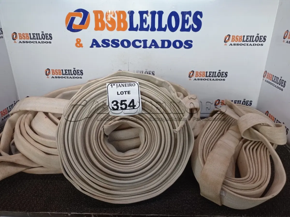 LOTE 354 - 03 ROLOS DE MANGUEIRA DE INCÊNDIO C/AVARIAS. (NO ESTADO) ATENÇÃO! FAZER A VISITAÇÃO ANTES DE ARREMATAR, NÃO SABEMOS SE FUNCIONA. LEILÃO NÃO TEM GARANTIA E NEM DEVOLUÇÃO, SUJEITO A POSSÍVEIS AVARIAS VISÍVEIS/OCULTAS E/OU AUSÊNCIA DE COMPONENTES.