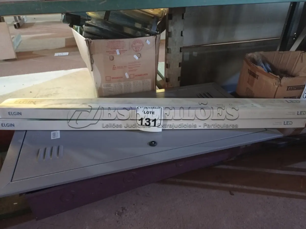 LOTE 131 - 02 LUMINÁRIAS DE LED DUOLINE 36W MARCA ELGIN. (NOVO) (NO ESTADO) ATENÇÃO! FAZER A VISITAÇÃO ANTES DE ARREMATAR, NÃO SABEMOS SE FUNCIONA. LEILÃO NÃO TEM GARANTIA E NEM DEVOLUÇÃO, SUJEITO A POSSÍVEIS AVARIAS VISÍVEIS/OCULTAS E/OU AUSÊNCIA DE COMPONENTES.
