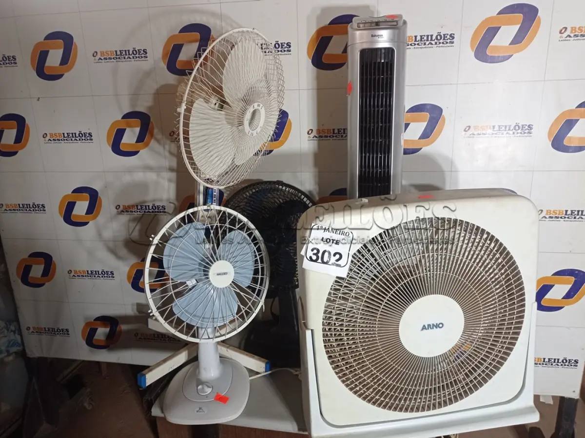 LOTE 302 - 05 VENTILADORES MARCAS E MODELOS DIVERSOS. (NO ESTADO) ATENÇÃO! FAZER A VISITAÇÃO ANTES DE ARREMATAR, NÃO SABEMOS SE FUNCIONA. LEILÃO NÃO TEM GARANTIA E NEM DEVOLUÇÃO, SUJEITO A POSSÍVEIS AVARIAS VISÍVEIS/OCULTAS E/OU AUSÊNCIA DE COMPONENTES.